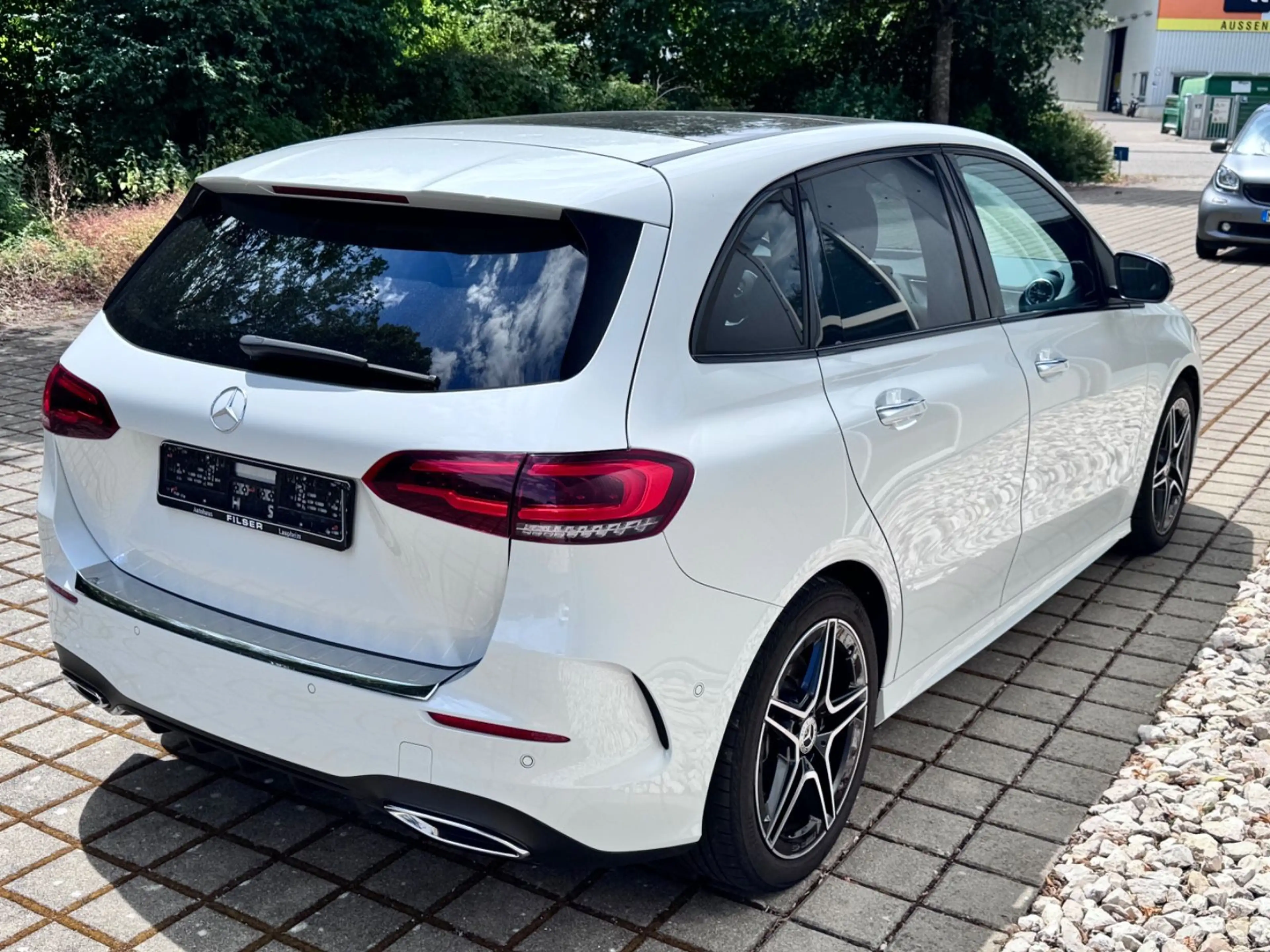 Mercedes-Benz B 250 4MATIC DCT AMG Line Panorama Standheizung — photo 5