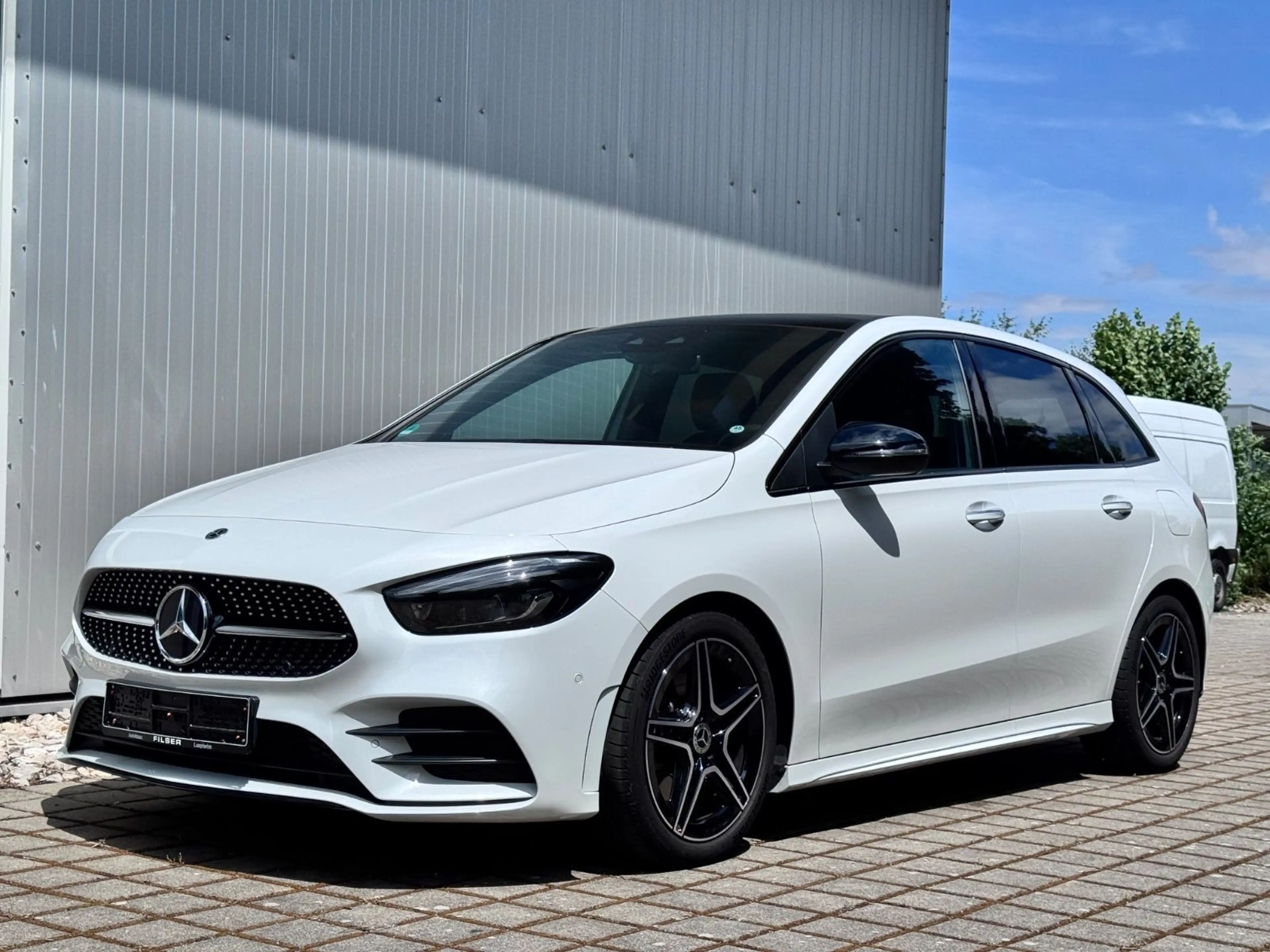 Mercedes-Benz B 250 4MATIC DCT AMG Line Panorama Standheizung