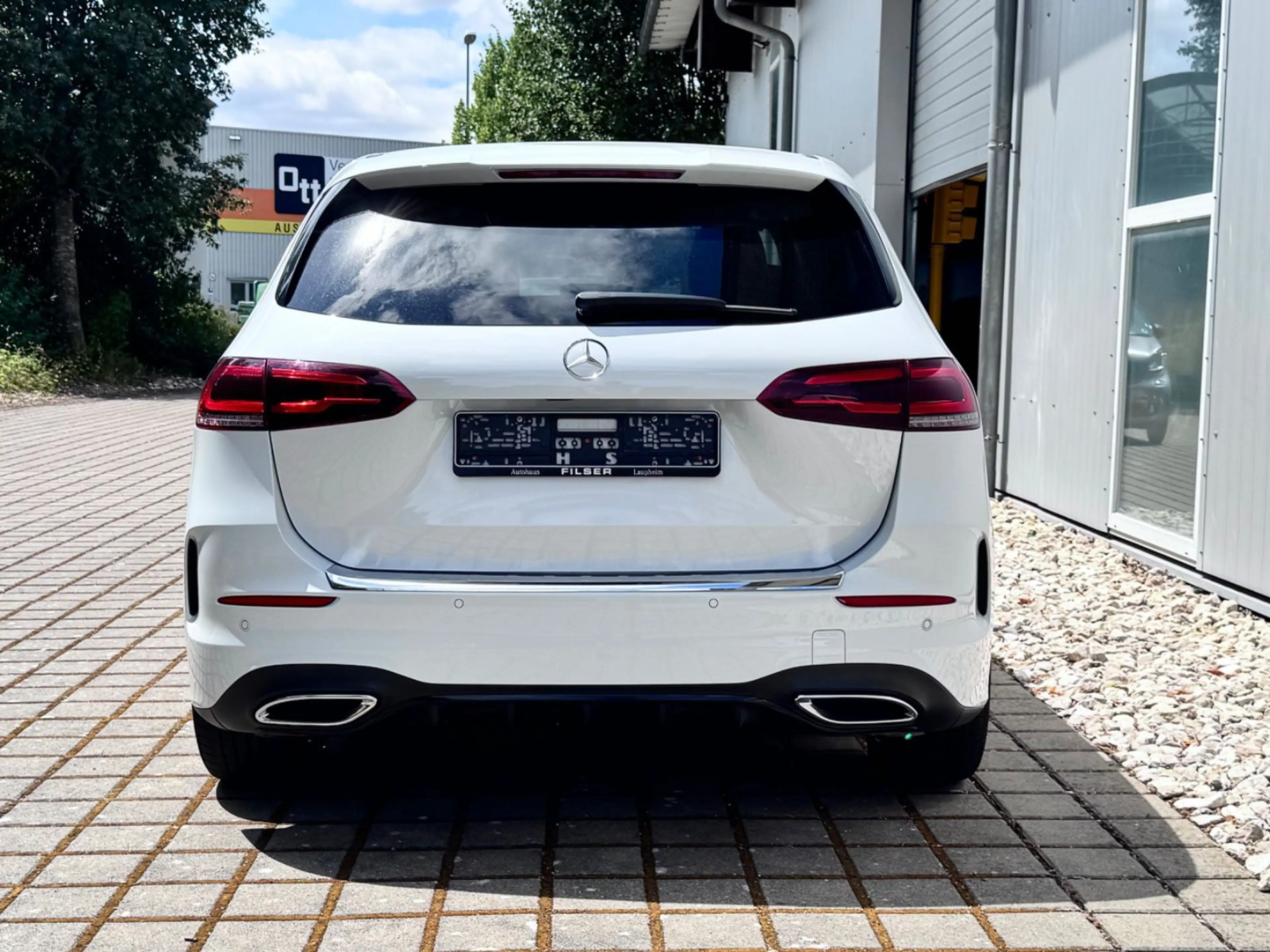 Mercedes-Benz B 250 4MATIC DCT AMG Line Panorama Standheizung — photo 4