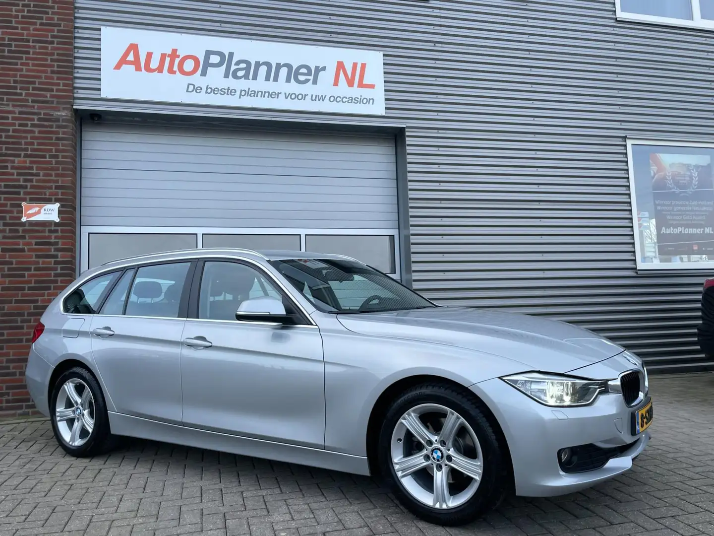BMW 316 3-serie Touring 316i Executive! Clima! Navi! PDC! Grijs - 2
