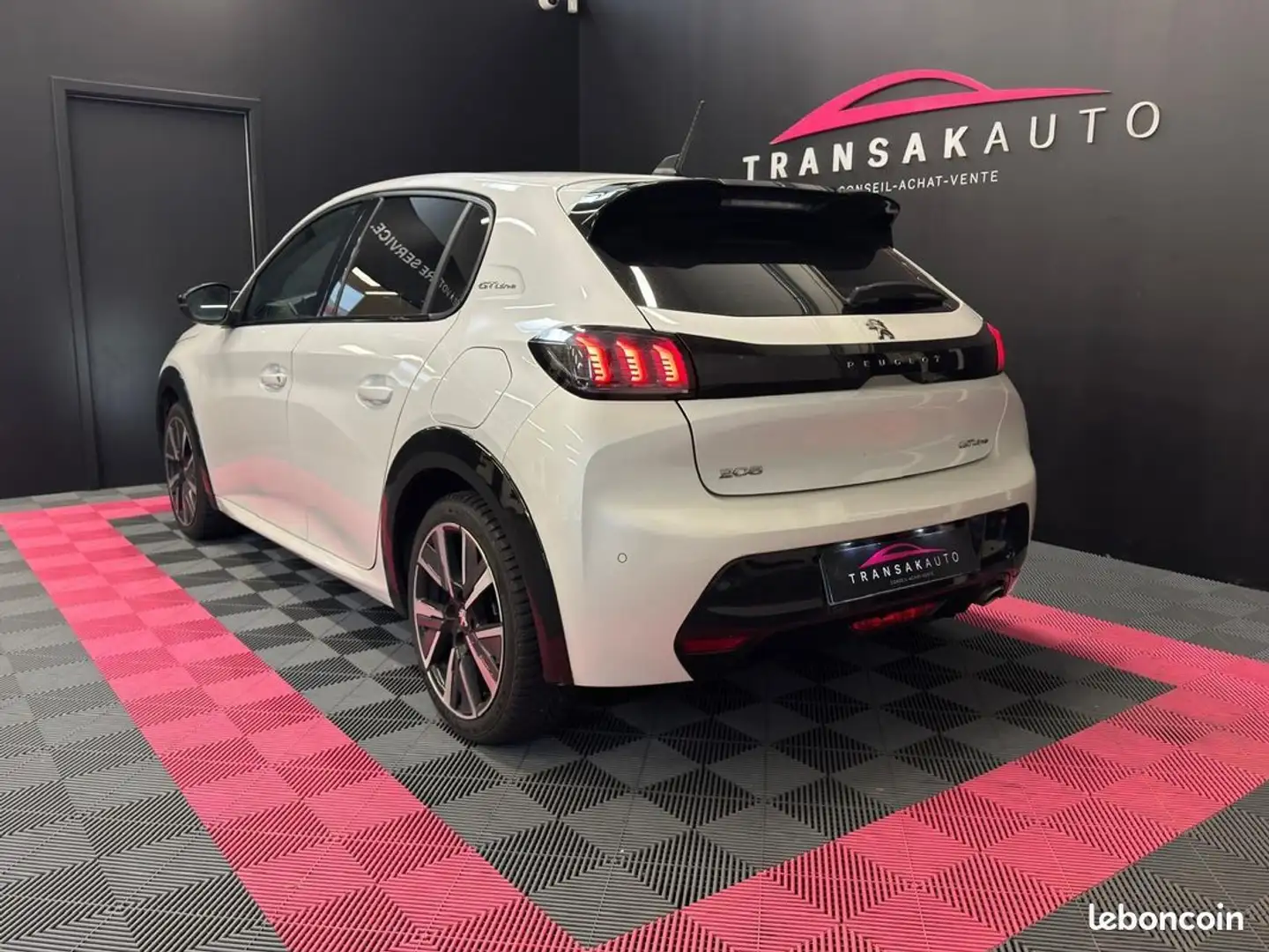 Peugeot 208 100ch EAT8 GT Line COURROIE À JOUR SUIVI COMPLET RÉVISION Blanc - 2