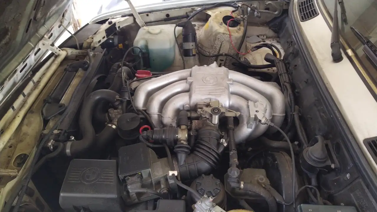 BMW 320i, foto 1