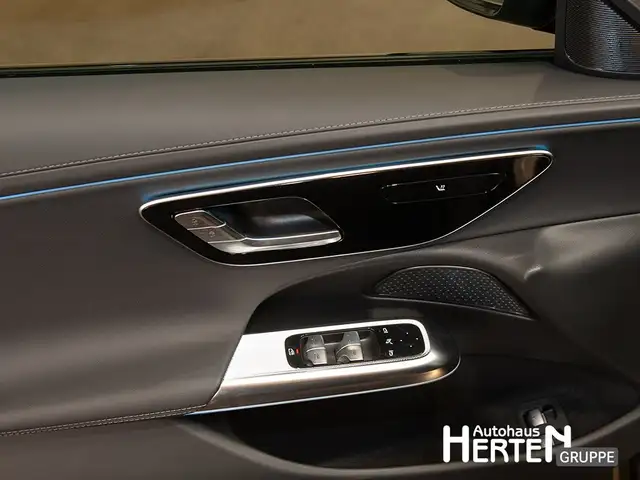 Mercedes-Benz E-Class view 9