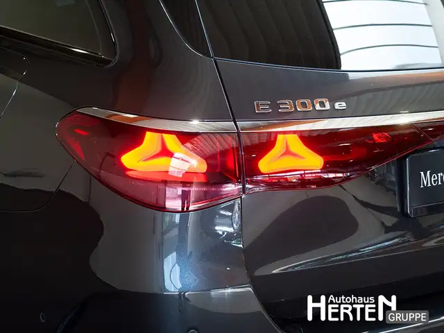Mercedes-Benz E-Class view 13