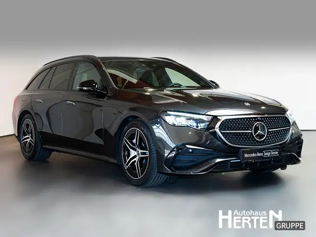 Mercedes-Benz E-Class view 3