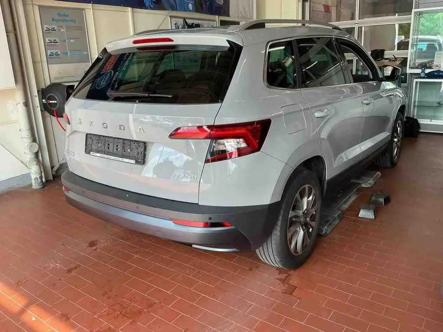 Skoda Karoq Clever 4x4 2.0 TDI 110kW RFK SHZ Grigio - 2