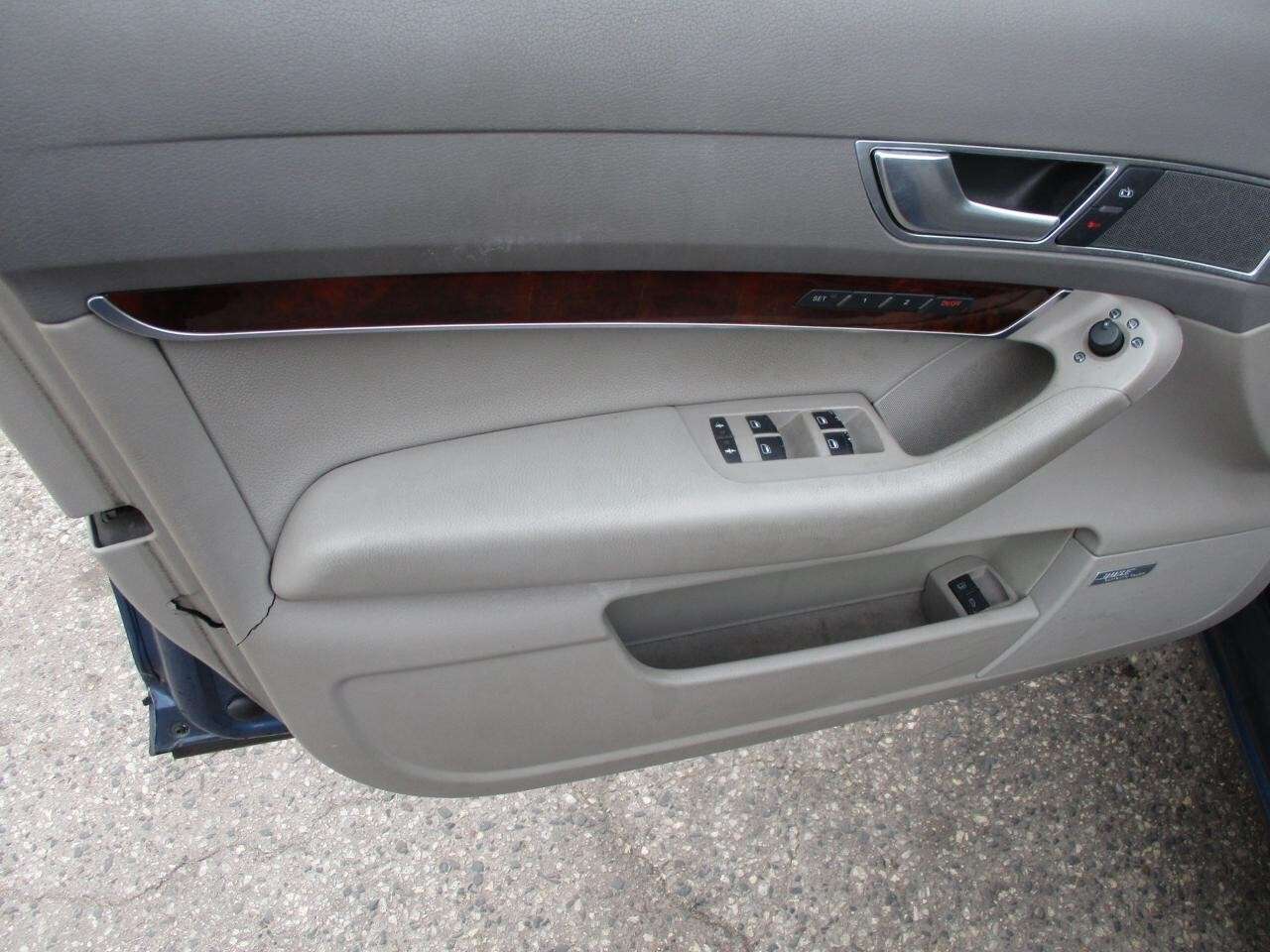 2005 Audi A6 4dr Sdn 4.2L quattro Auto thumb 24