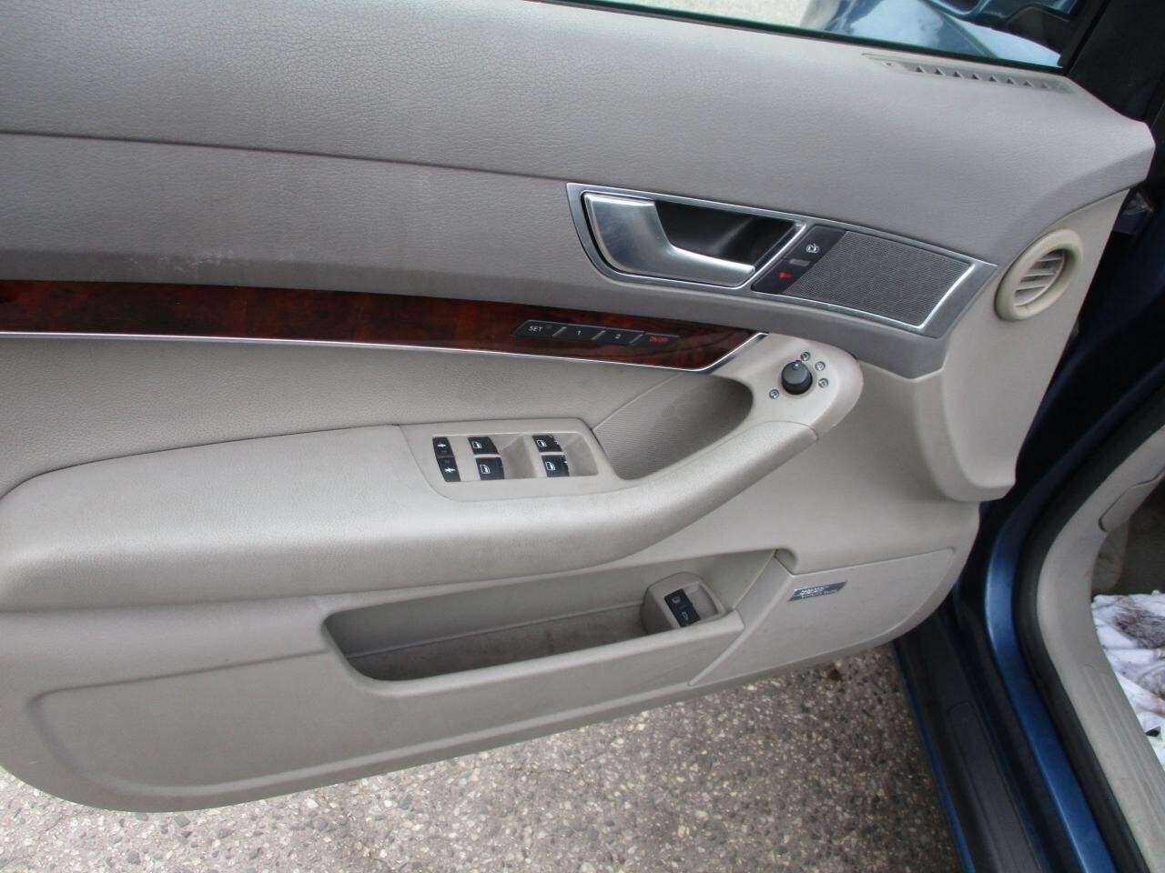 2005 Audi A6 4dr Sdn 4.2L quattro Auto thumb 25
