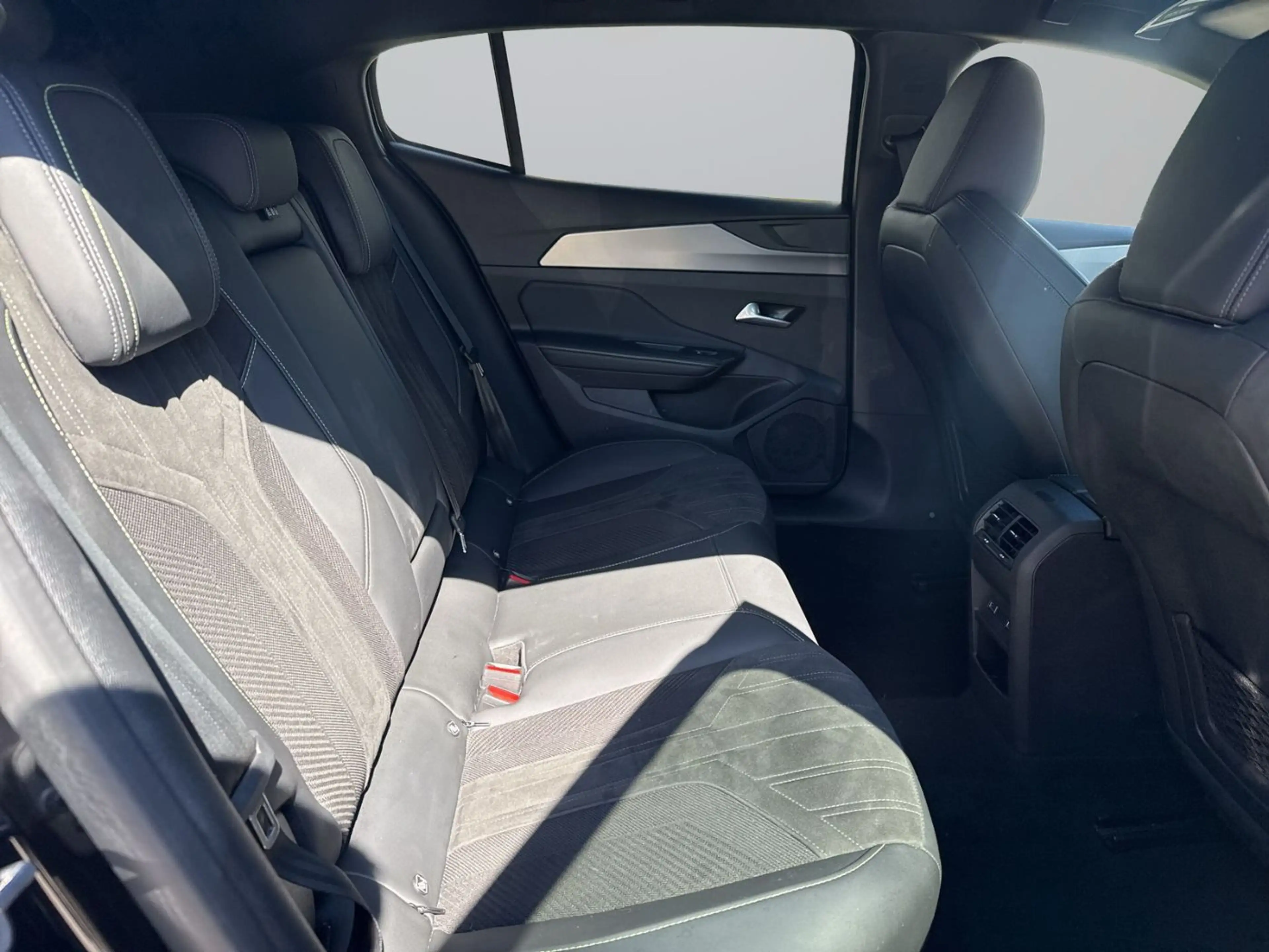 Peugeot 408 1.2 PureTech 130 GT ACC+Alcantara+LED+Navi — photo 10