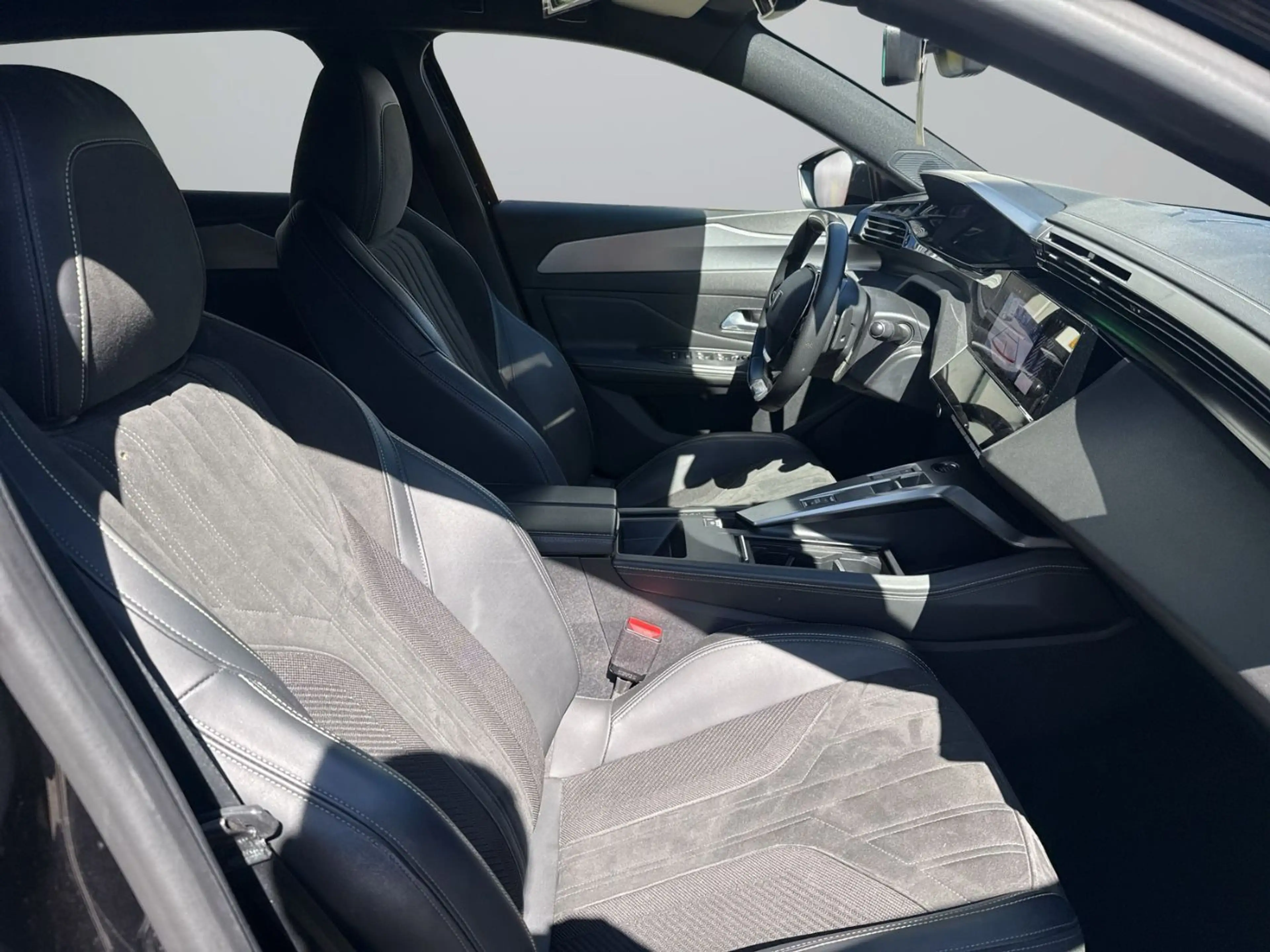 Peugeot 408 1.2 PureTech 130 GT ACC+Alcantara+LED+Navi — photo 11