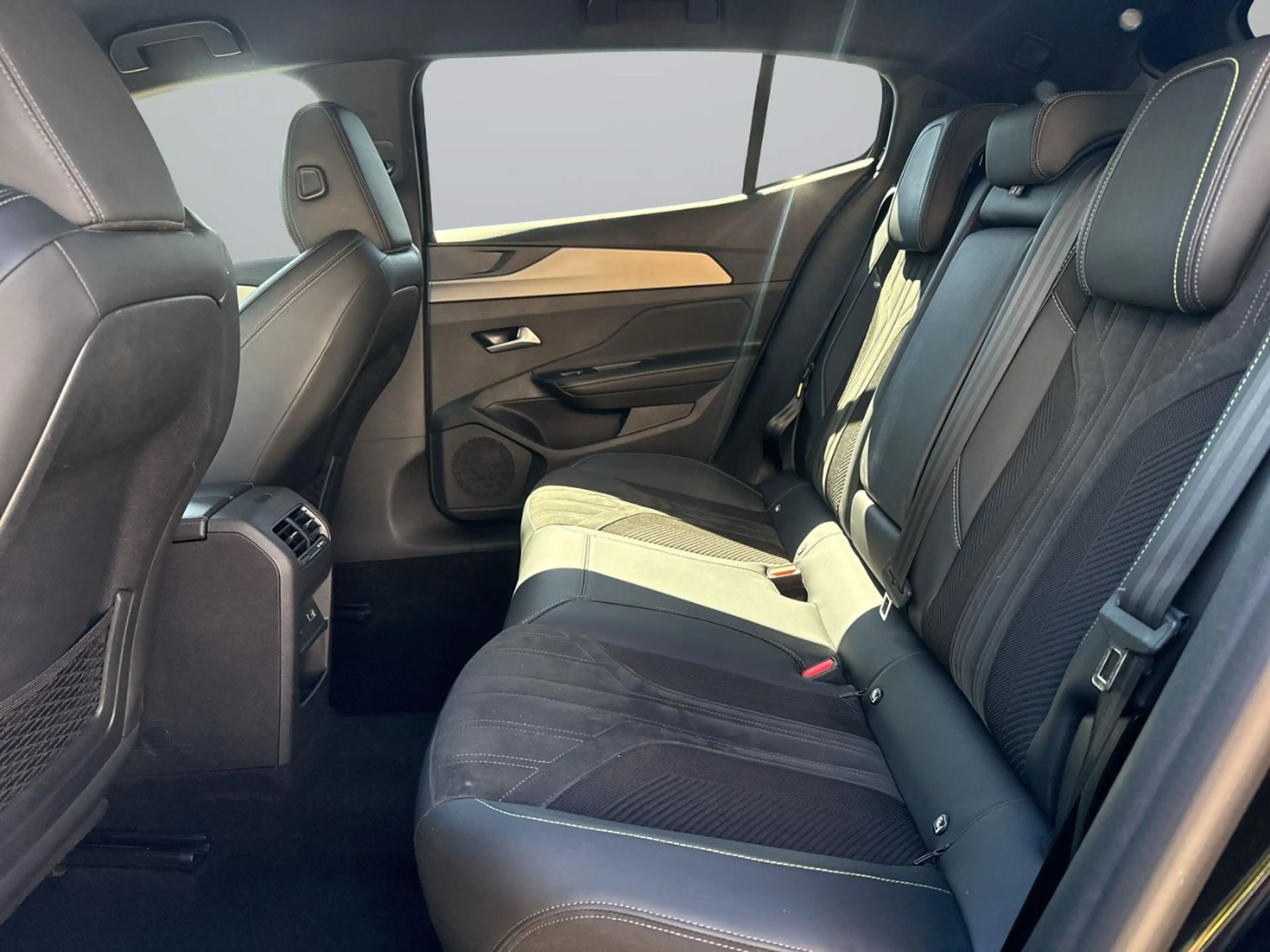 Peugeot 408 1.2 PureTech 130 GT ACC+Alcantara+LED+Navi — photo 8