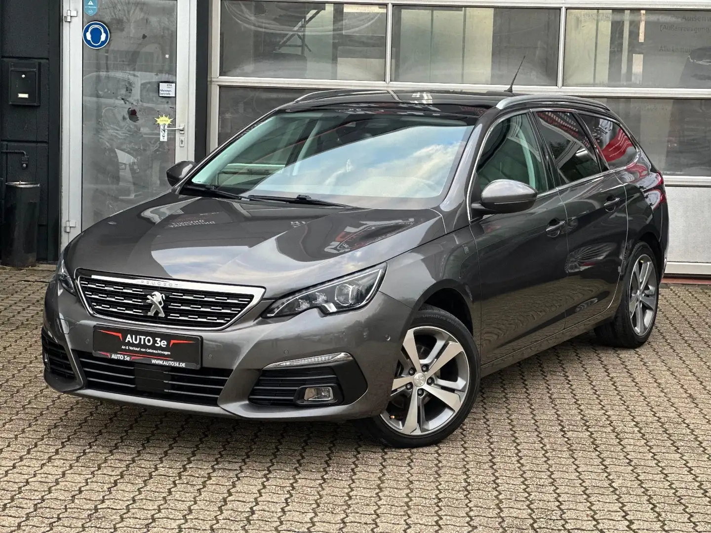 Peugeot 308 SW Tech Edition Leder Navi Panorama Voll... Grau - 2