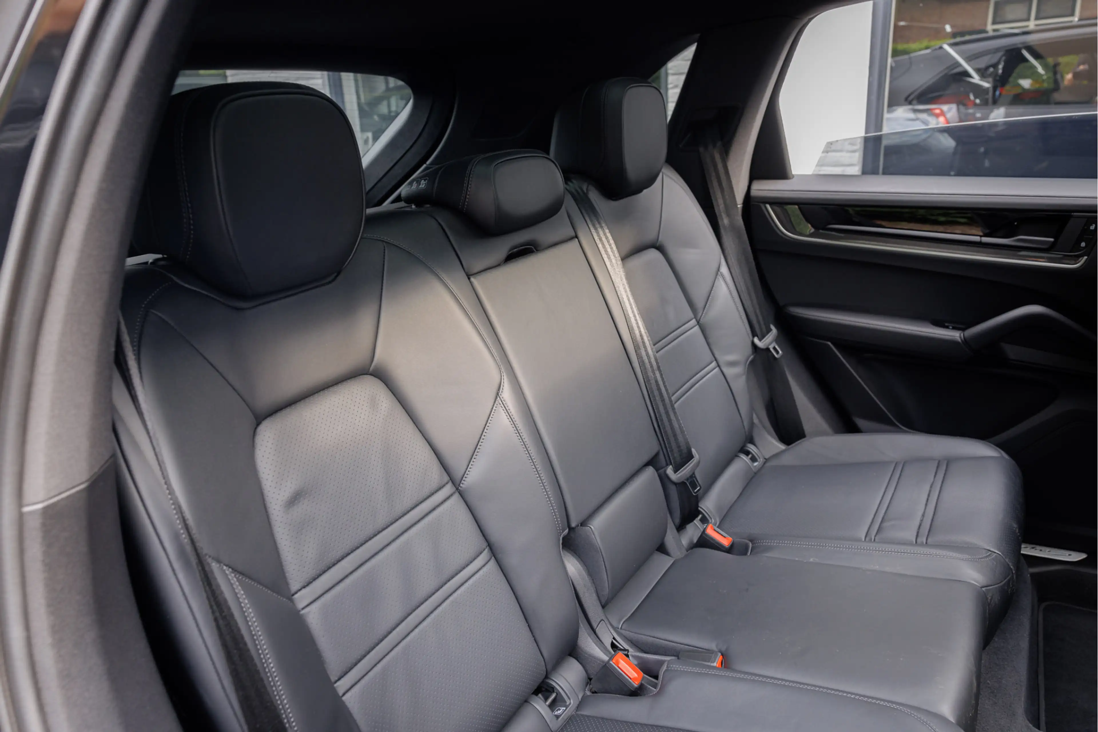 Porsche Cayenne 3.0 E-Hybrid Sport Design Pano - Passenger Display — photo 26