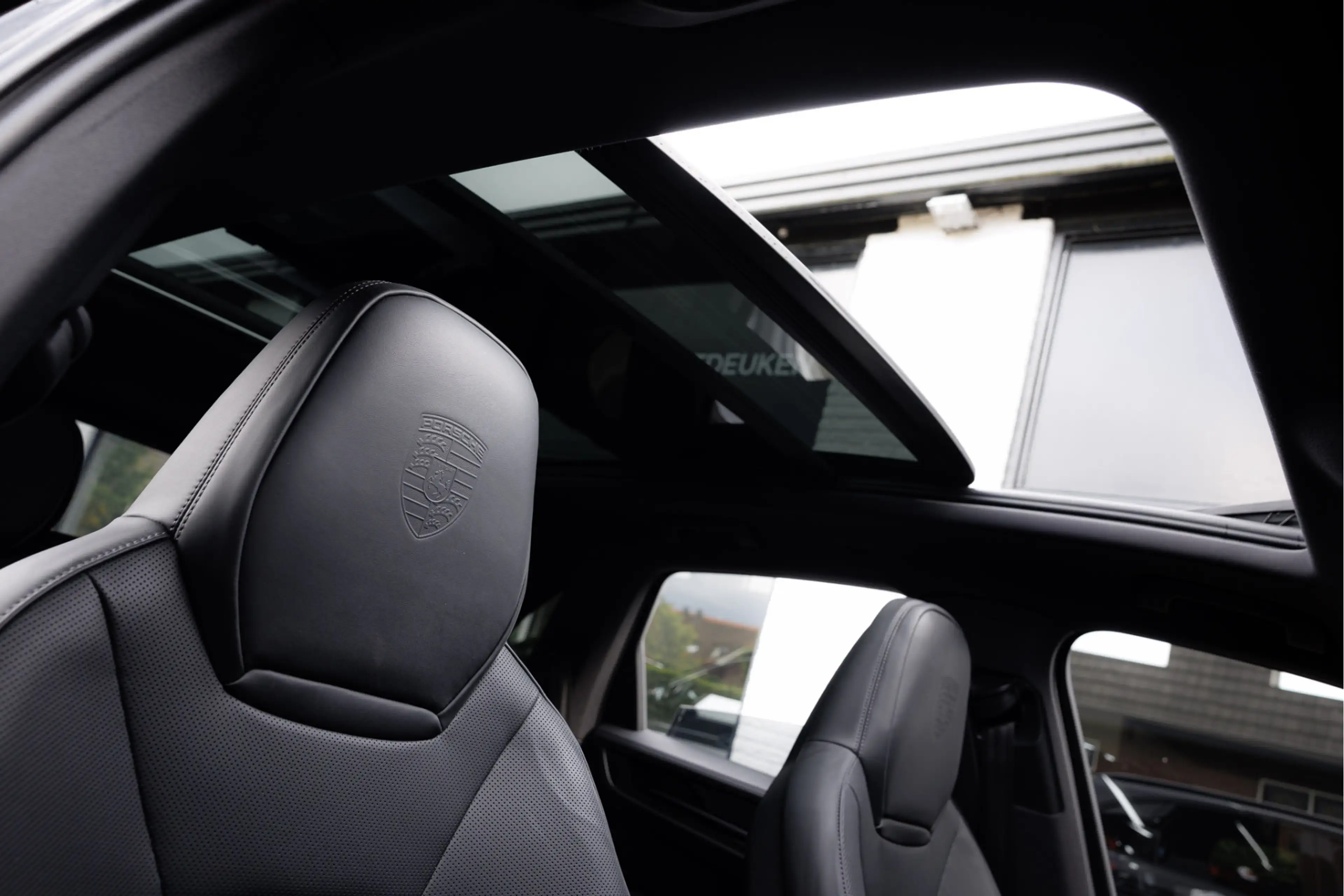 Porsche Cayenne 3.0 E-Hybrid Sport Design Pano - Passenger Display — photo 6
