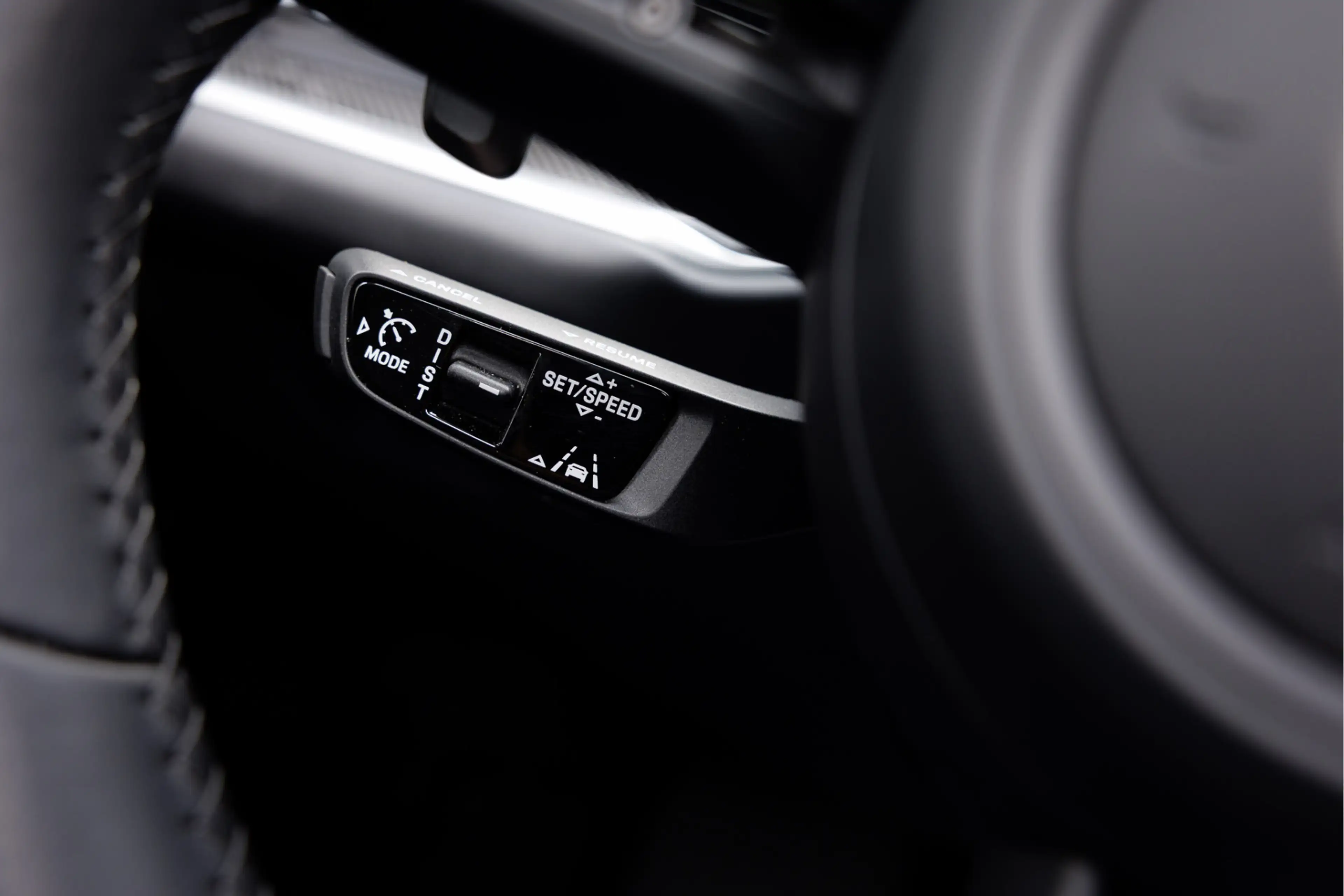 Porsche Cayenne 3.0 E-Hybrid Sport Design Pano - Passenger Display — photo 23