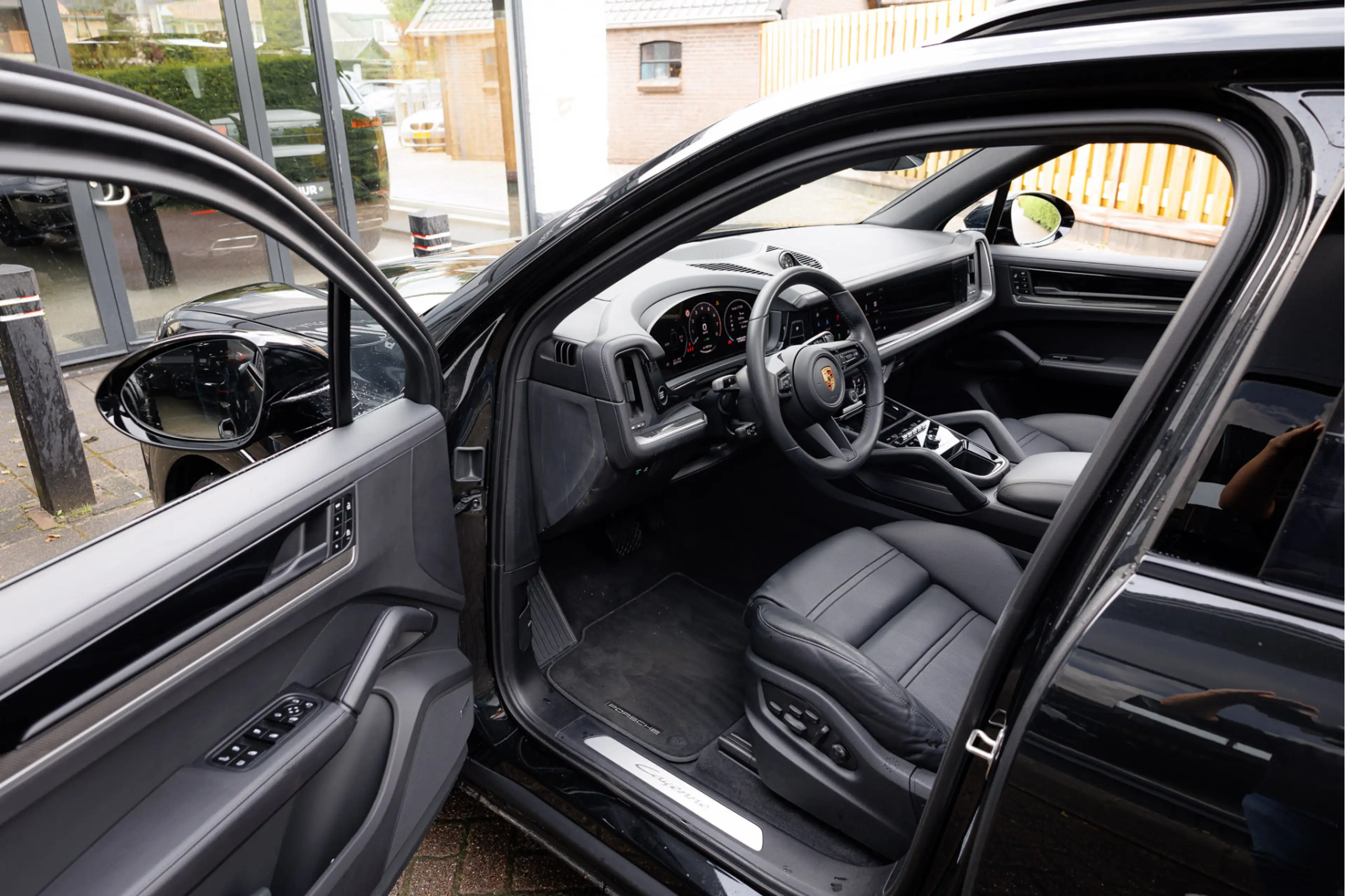 Porsche Cayenne 3.0 E-Hybrid Sport Design Pano - Passenger Display — photo 3