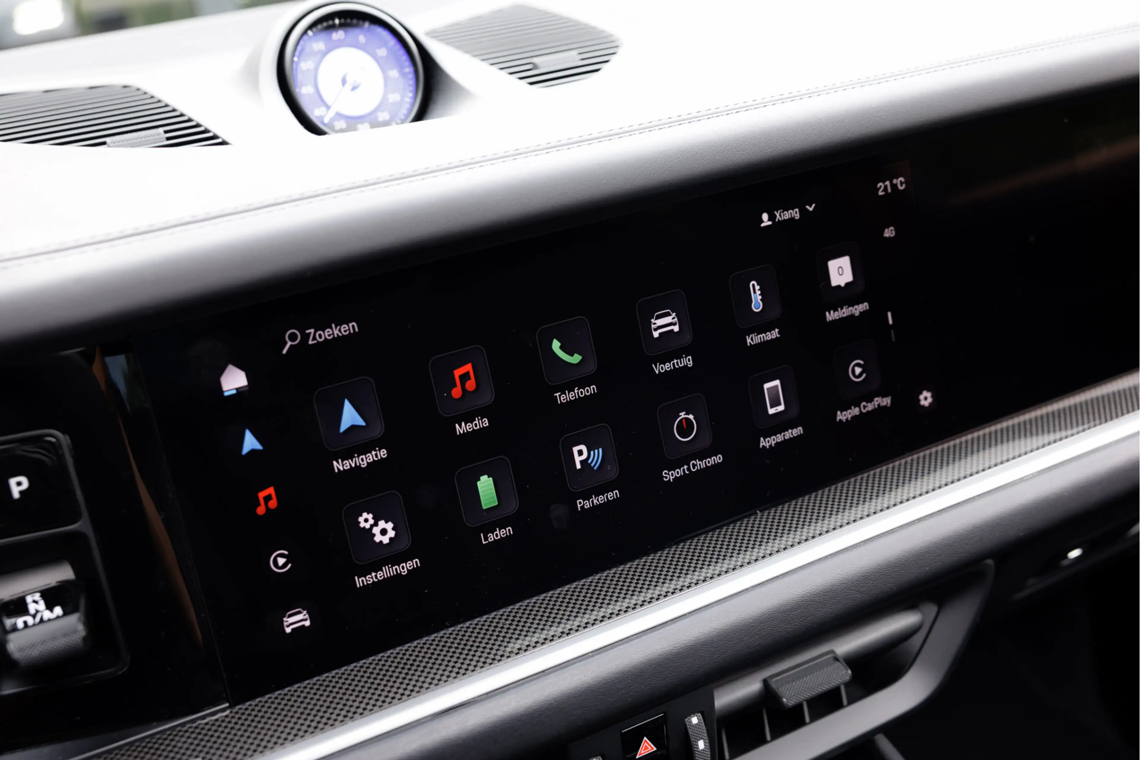 Porsche Cayenne 3.0 E-Hybrid Sport Design Pano - Passenger Display — photo 17
