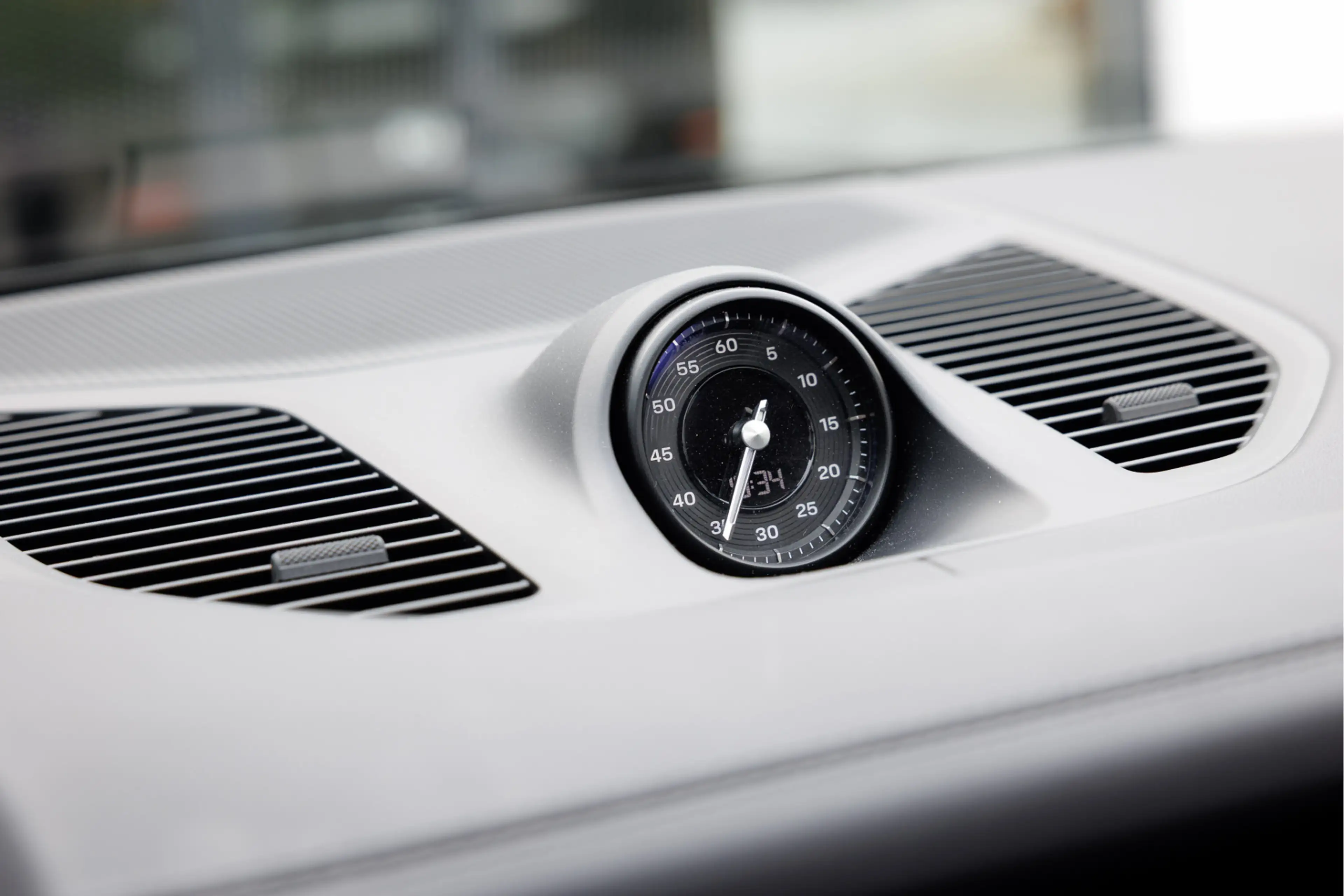 Porsche Cayenne 3.0 E-Hybrid Sport Design Pano - Passenger Display — photo 20