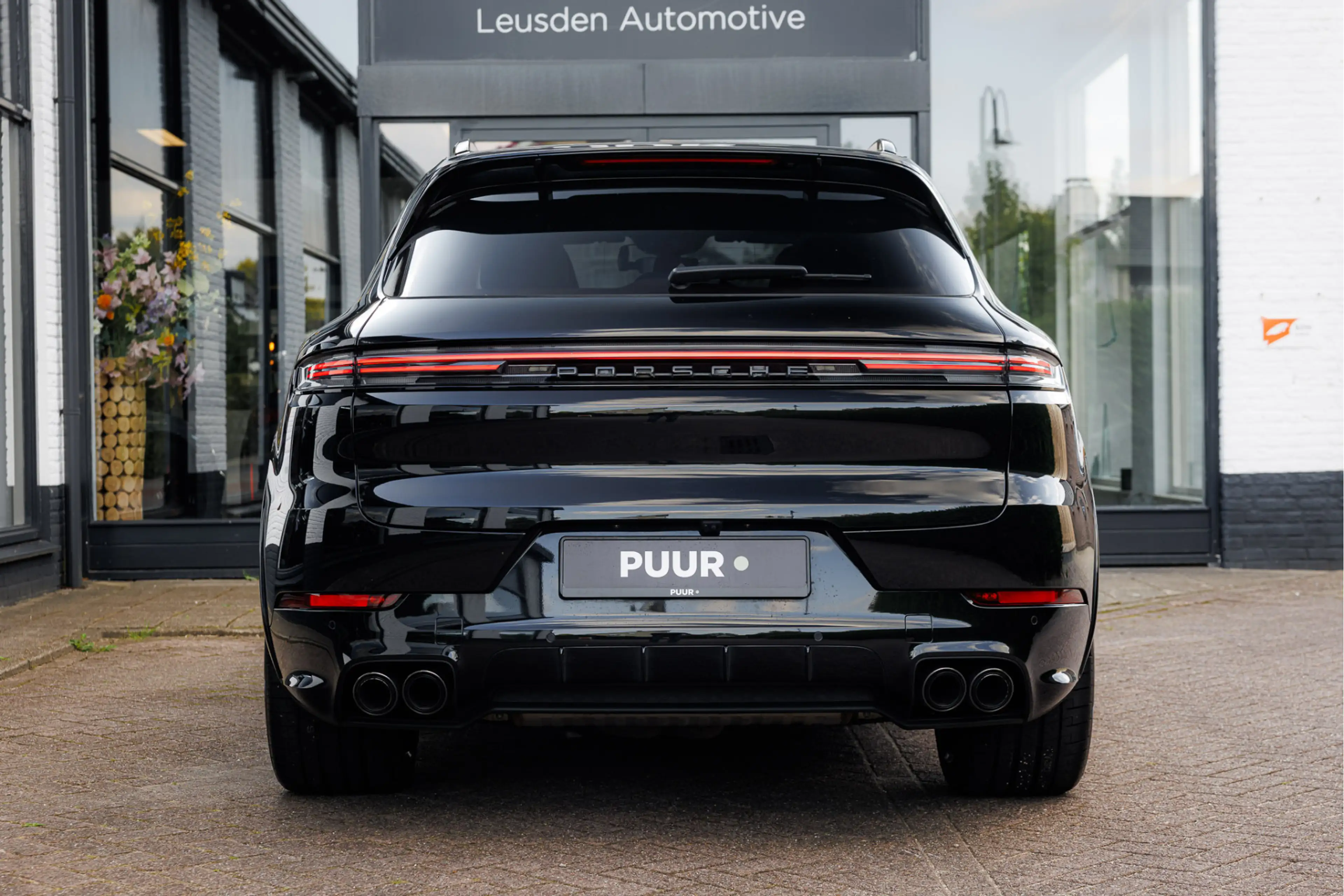 Porsche Cayenne 3.0 E-Hybrid Sport Design Pano - Passenger Display — photo 12