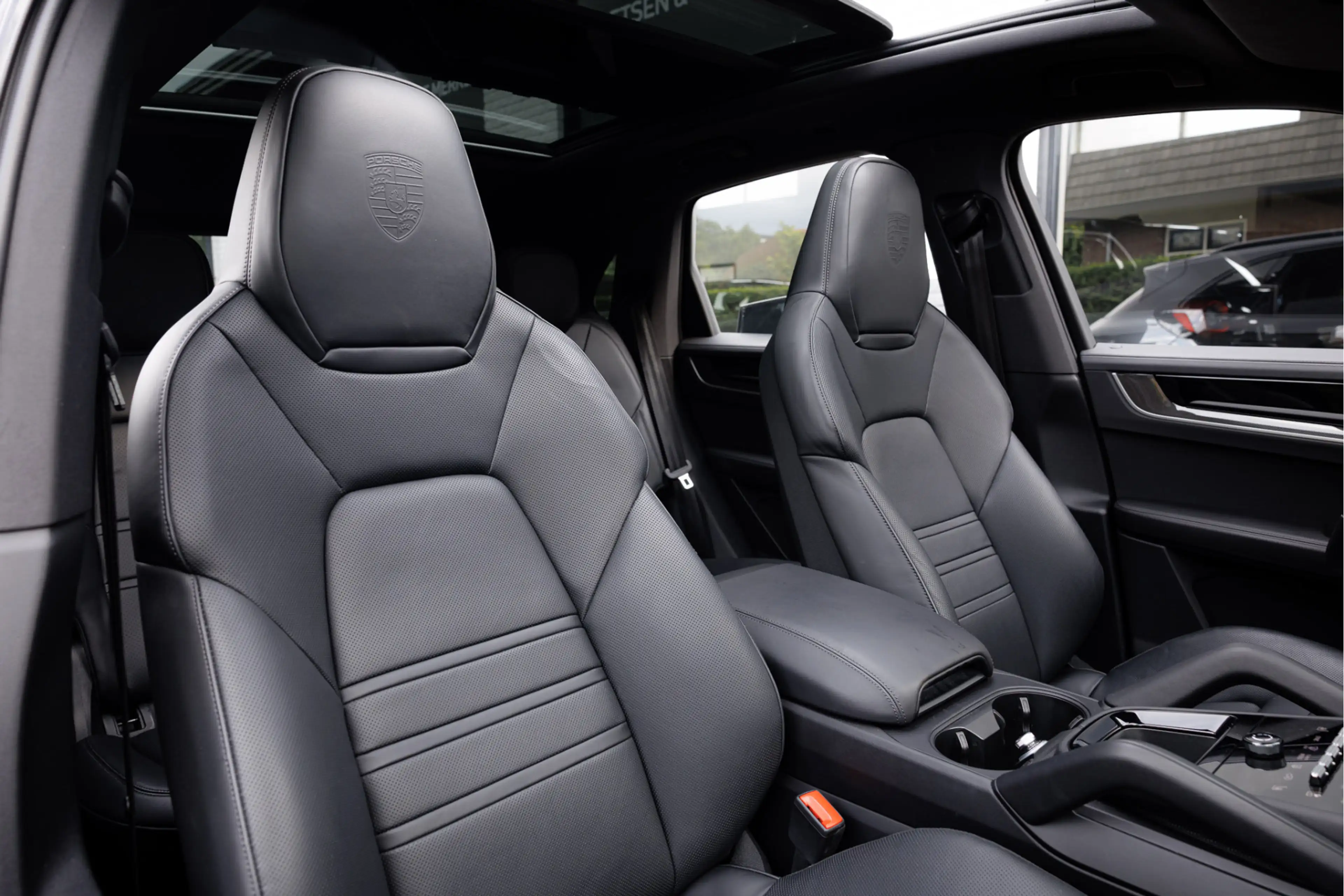 Porsche Cayenne 3.0 E-Hybrid Sport Design Pano - Passenger Display — photo 5