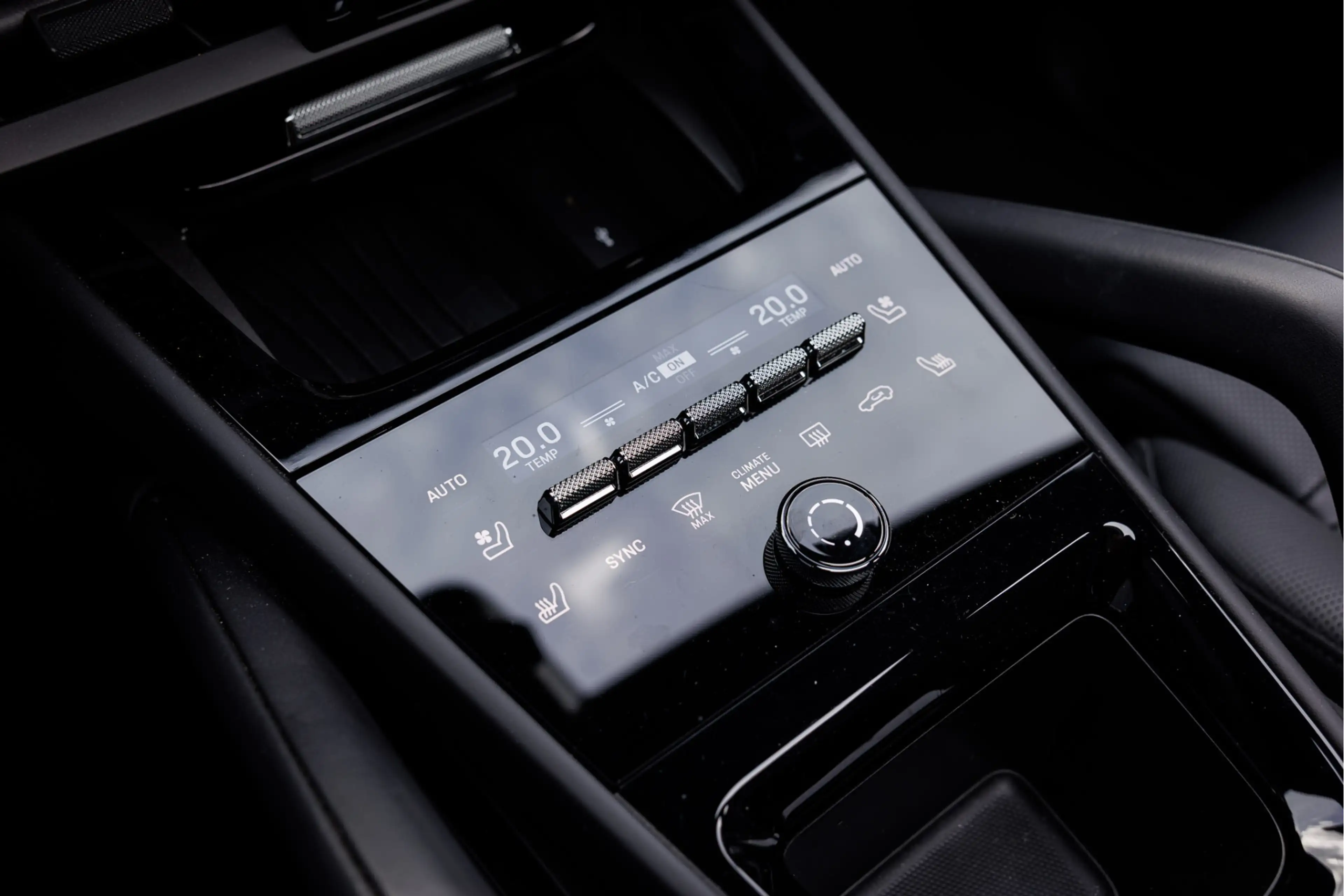 Porsche Cayenne 3.0 E-Hybrid Sport Design Pano - Passenger Display — photo 21