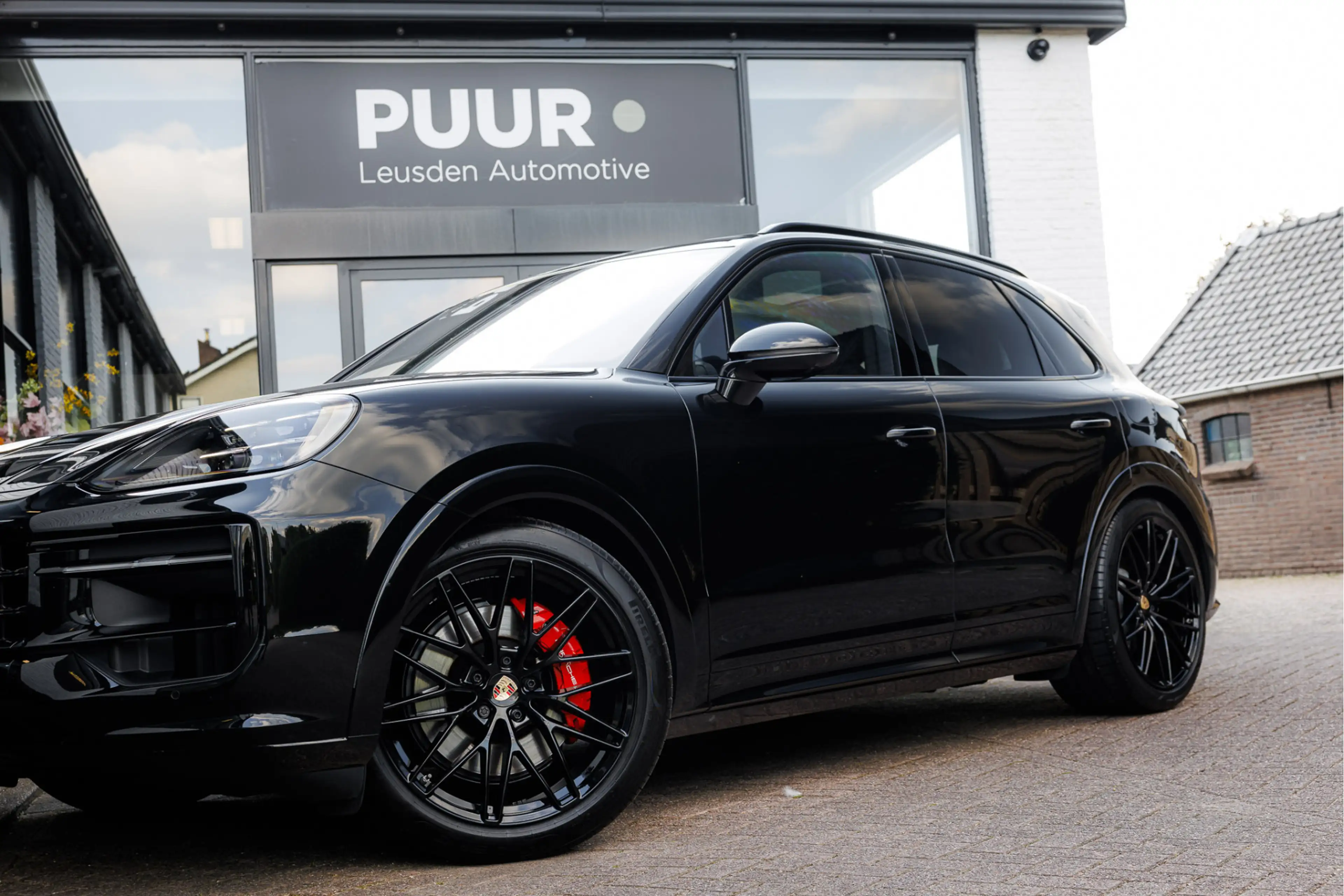Porsche Cayenne 3.0 E-Hybrid Sport Design Pano - Passenger Display — photo 10