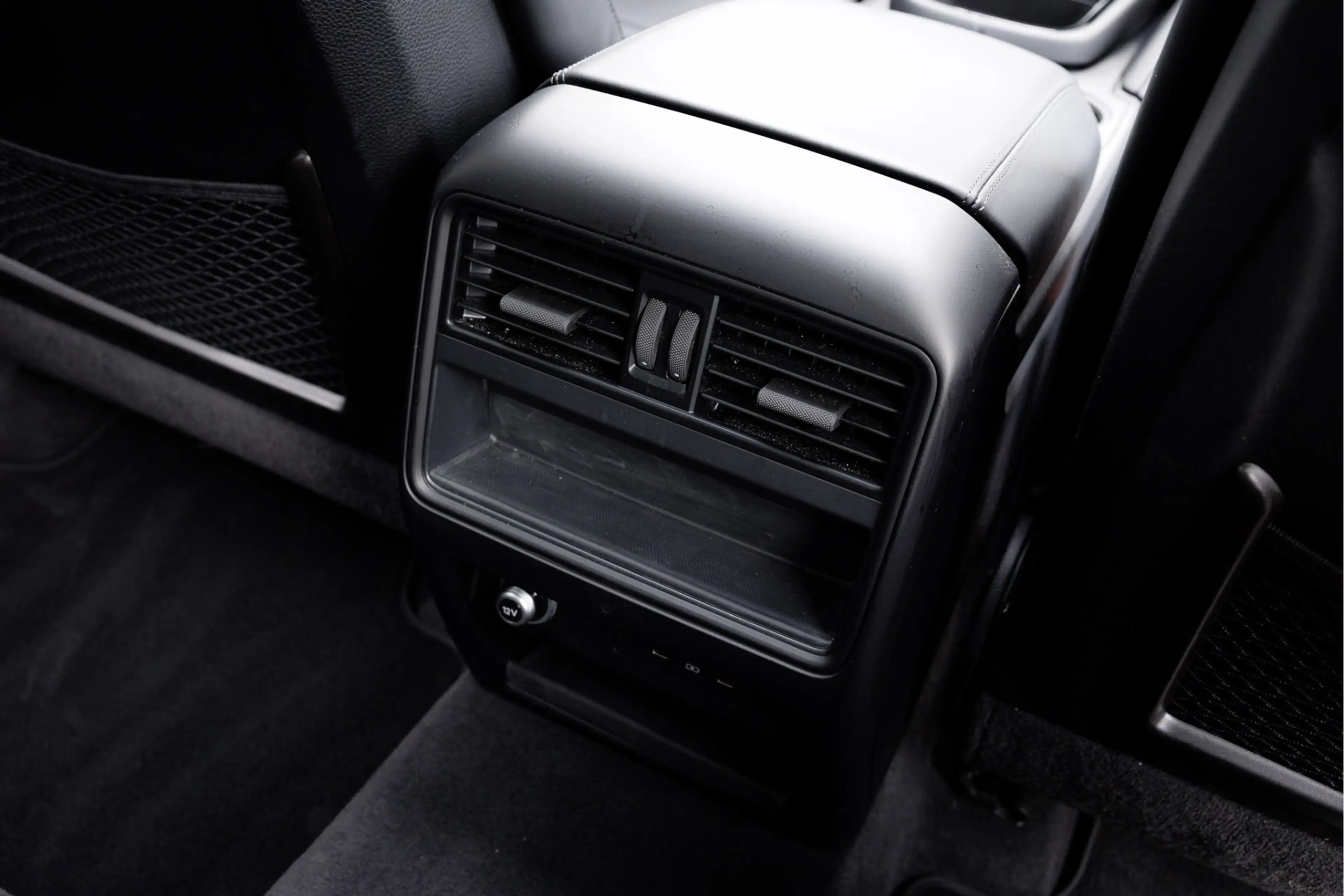 Porsche Cayenne 3.0 E-Hybrid Sport Design Pano - Passenger Display — photo 27