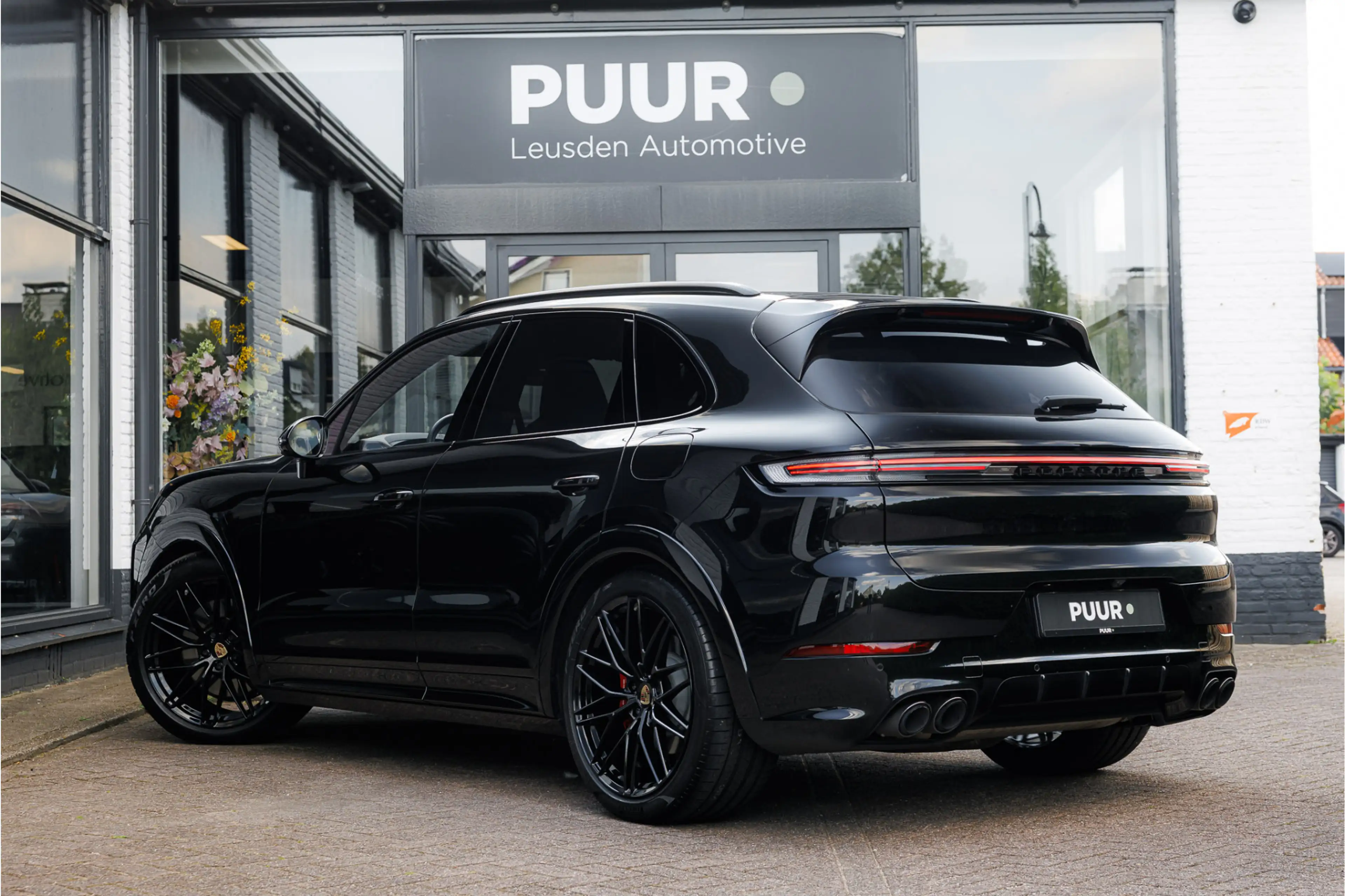 Porsche Cayenne 3.0 E-Hybrid Sport Design Pano - Passenger Display — photo 2