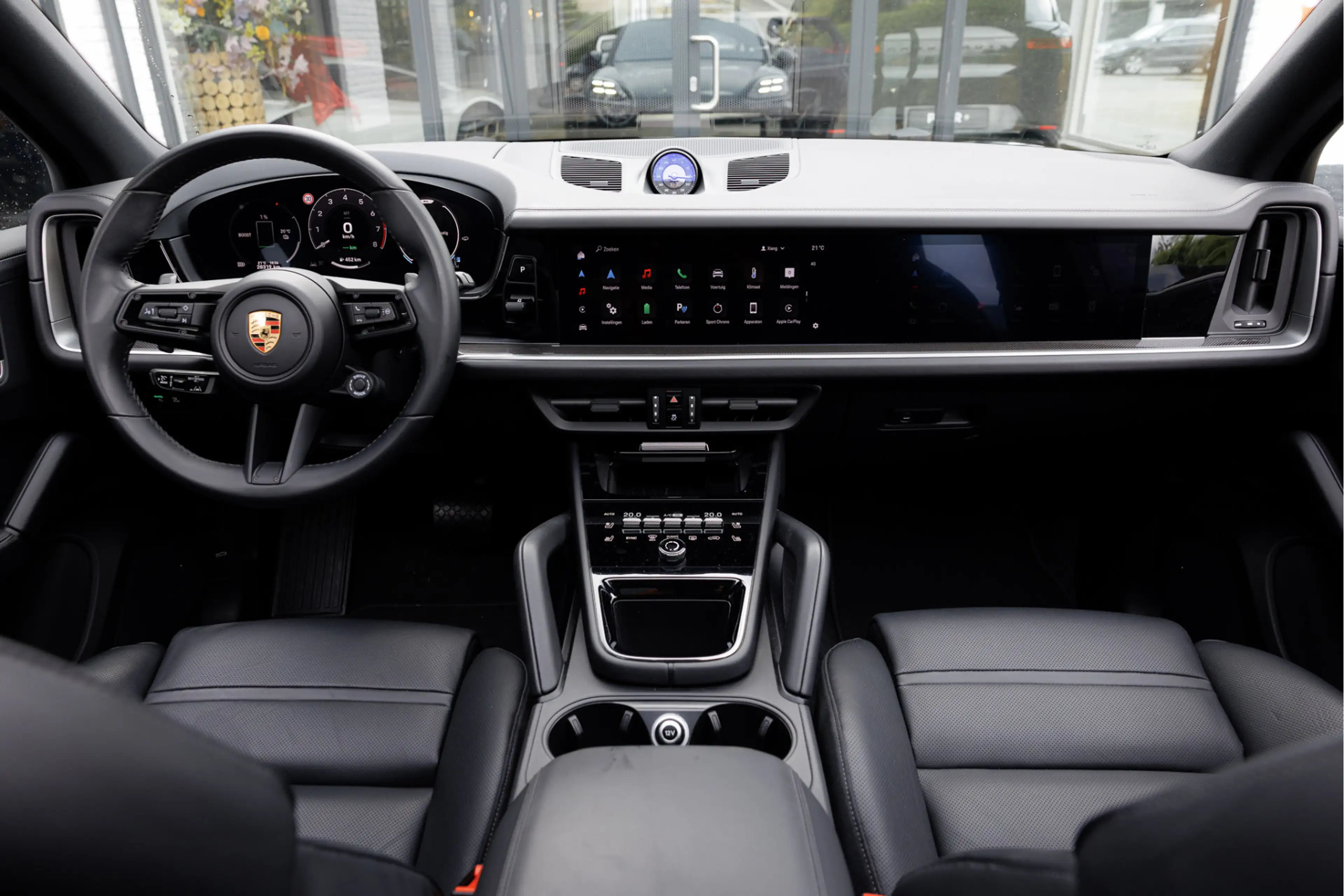Porsche Cayenne 3.0 E-Hybrid Sport Design Pano - Passenger Display — photo 4