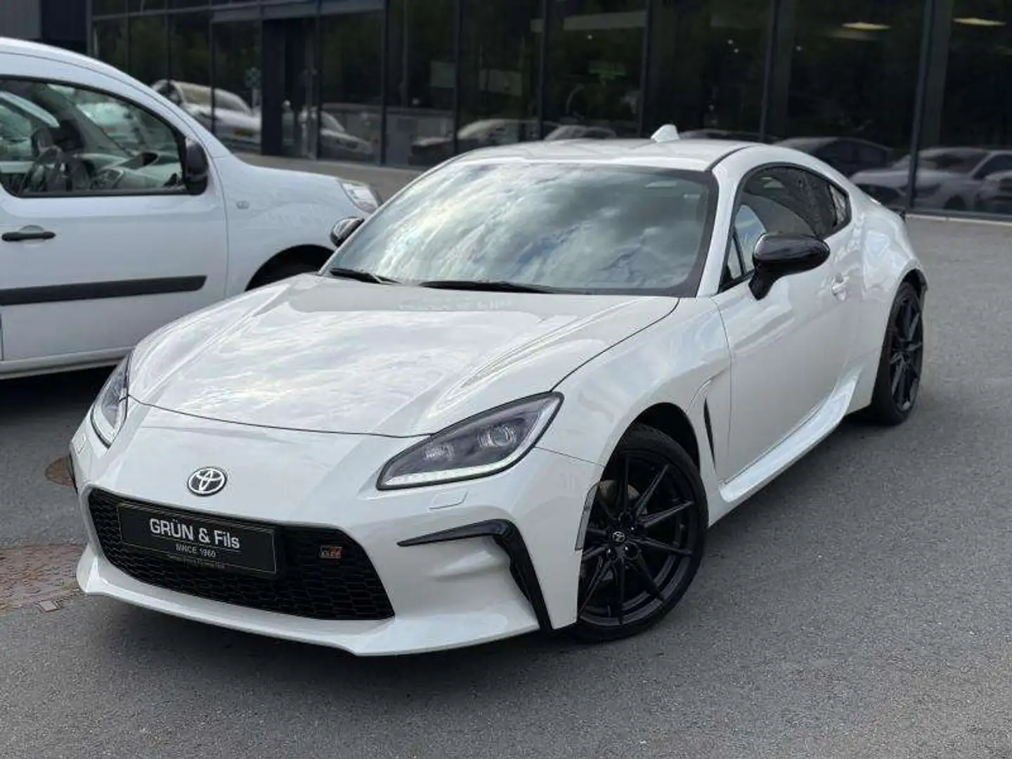 Toyota GR86 Coupe 2.4 Sport bijela - 2