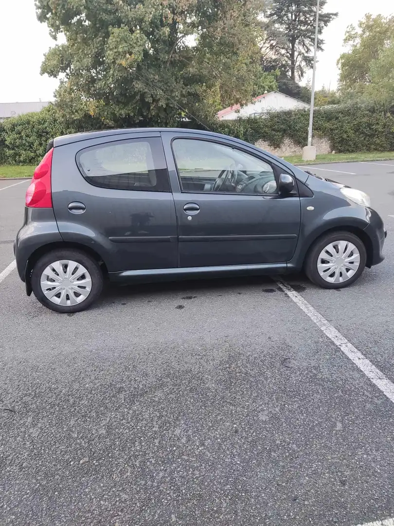 Peugeot 107 Trendy 5p Gris - 2