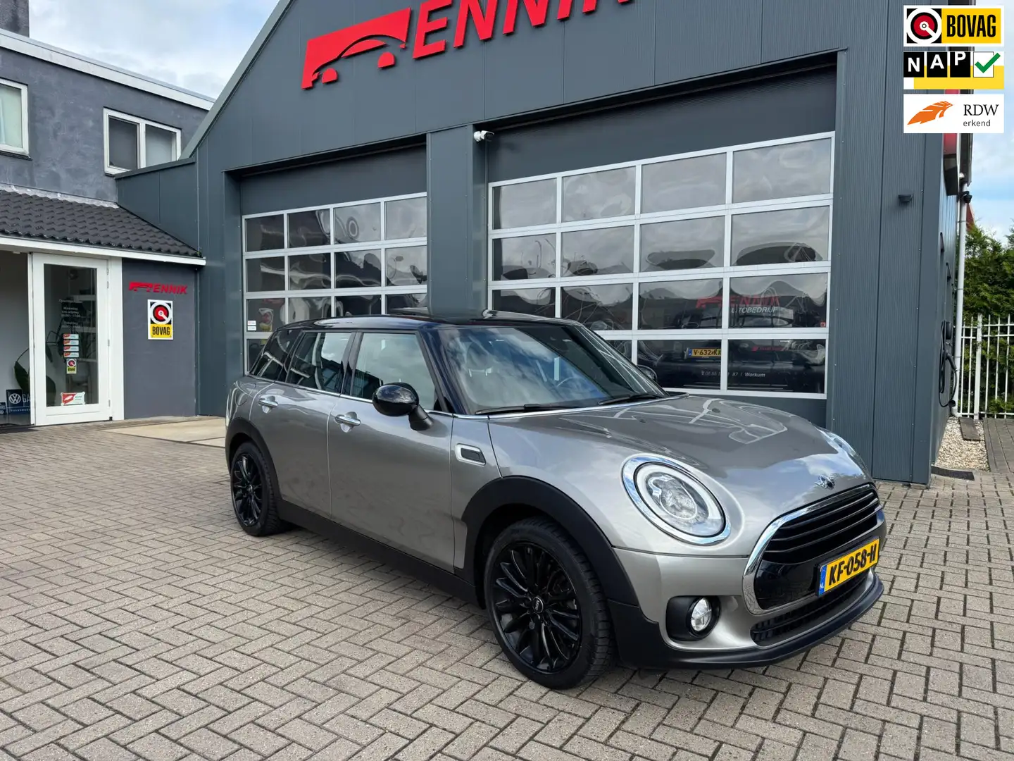MINI Cooper Clubman Mini 1.5 Chili Business Plus / Pano / Sportleder / Grijs - 1