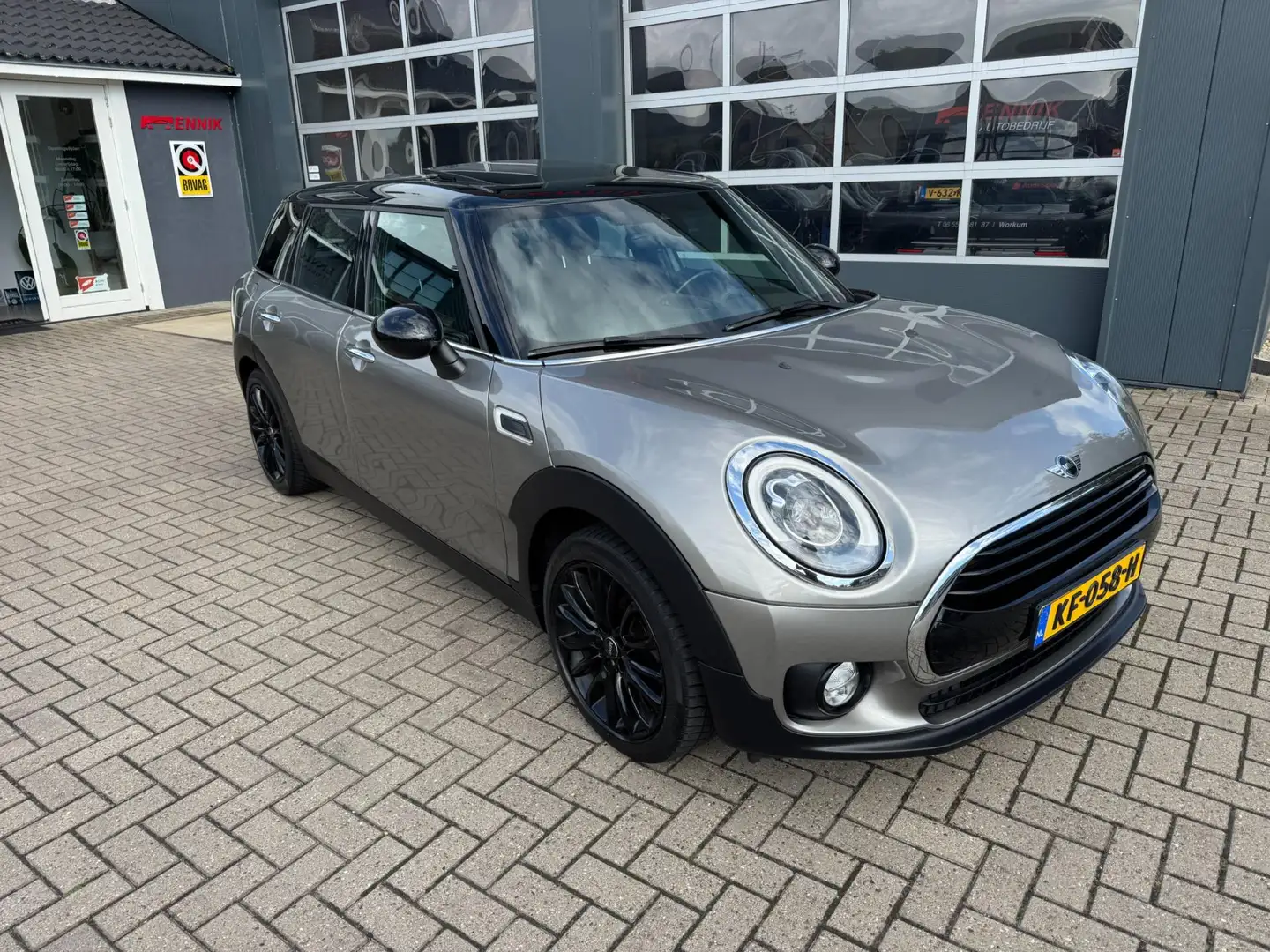 MINI Cooper Clubman Mini 1.5 Chili Business Plus / Pano / Sportleder / Grijs - 2