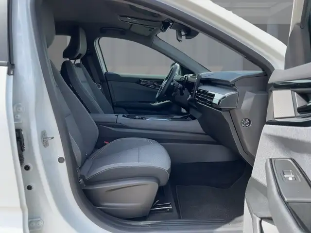 Renault Austral view 8