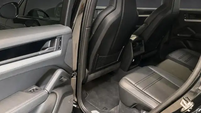 Porsche Cayenne view 7