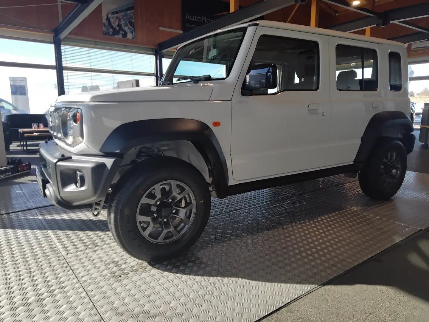 Suzuki Jimny 1.5 ALLGRIP GLS Automatik Comfort+ Weiß - 1