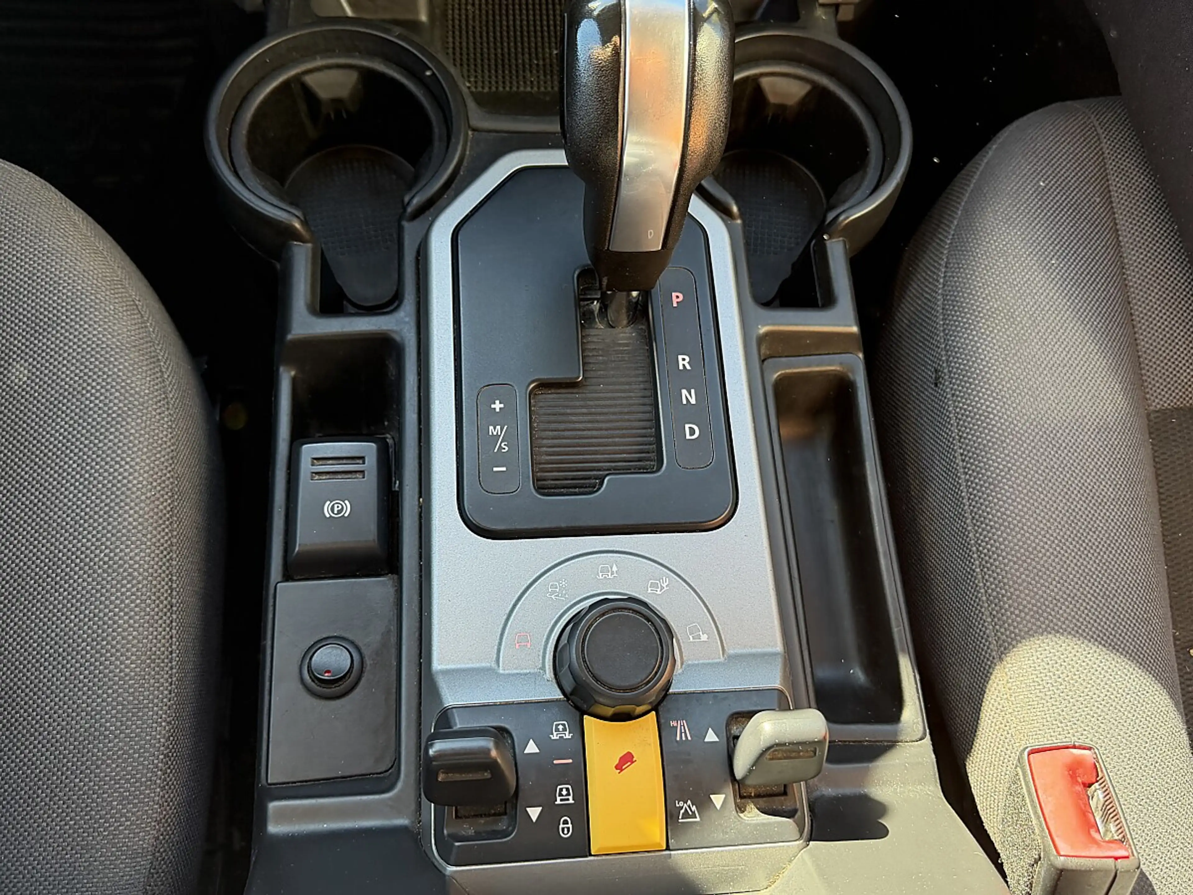 Land Rover Discovery 4 S 2.7 TDV6 — photo 15