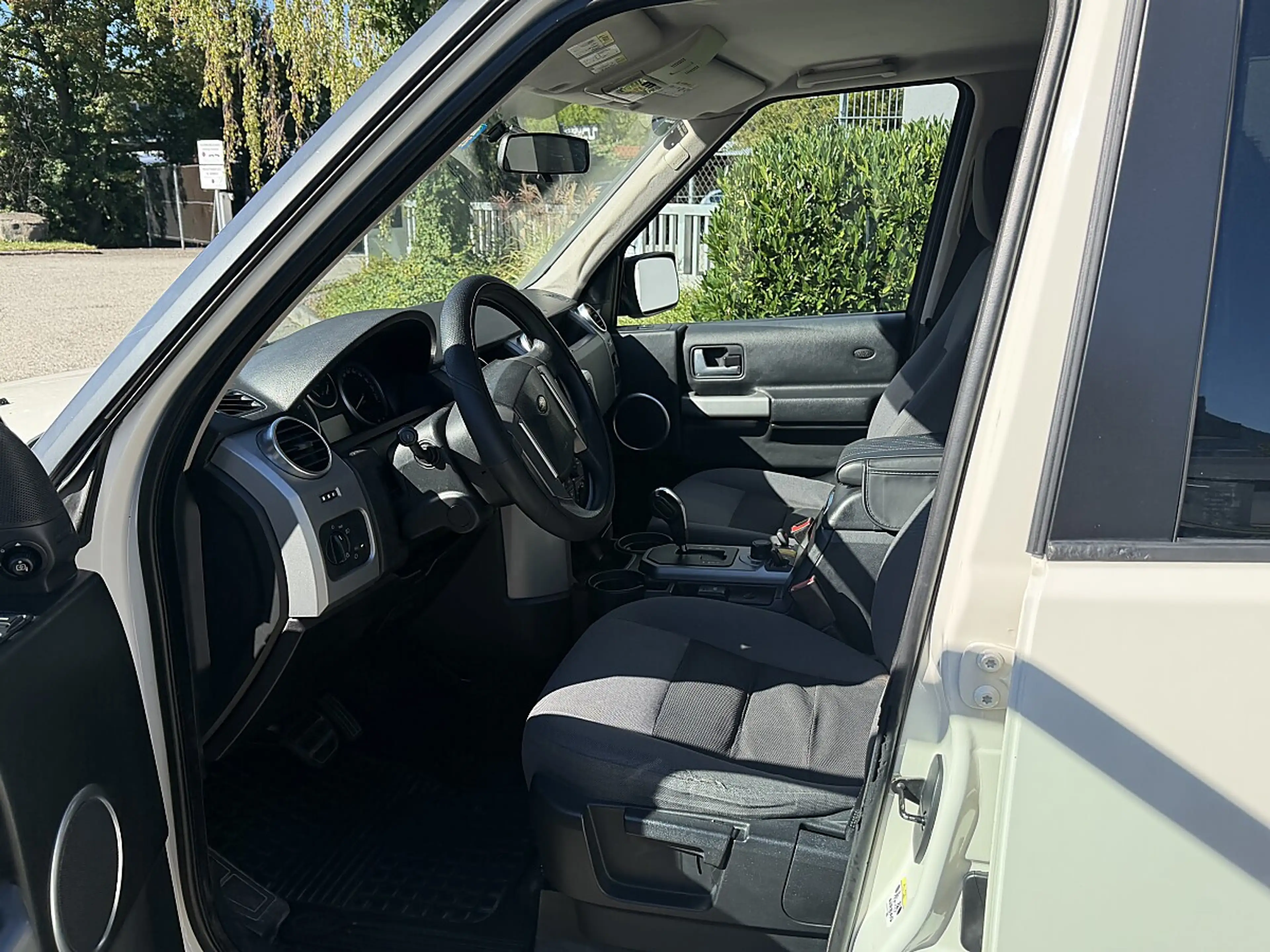 Land Rover Discovery 4 S 2.7 TDV6 — photo 12
