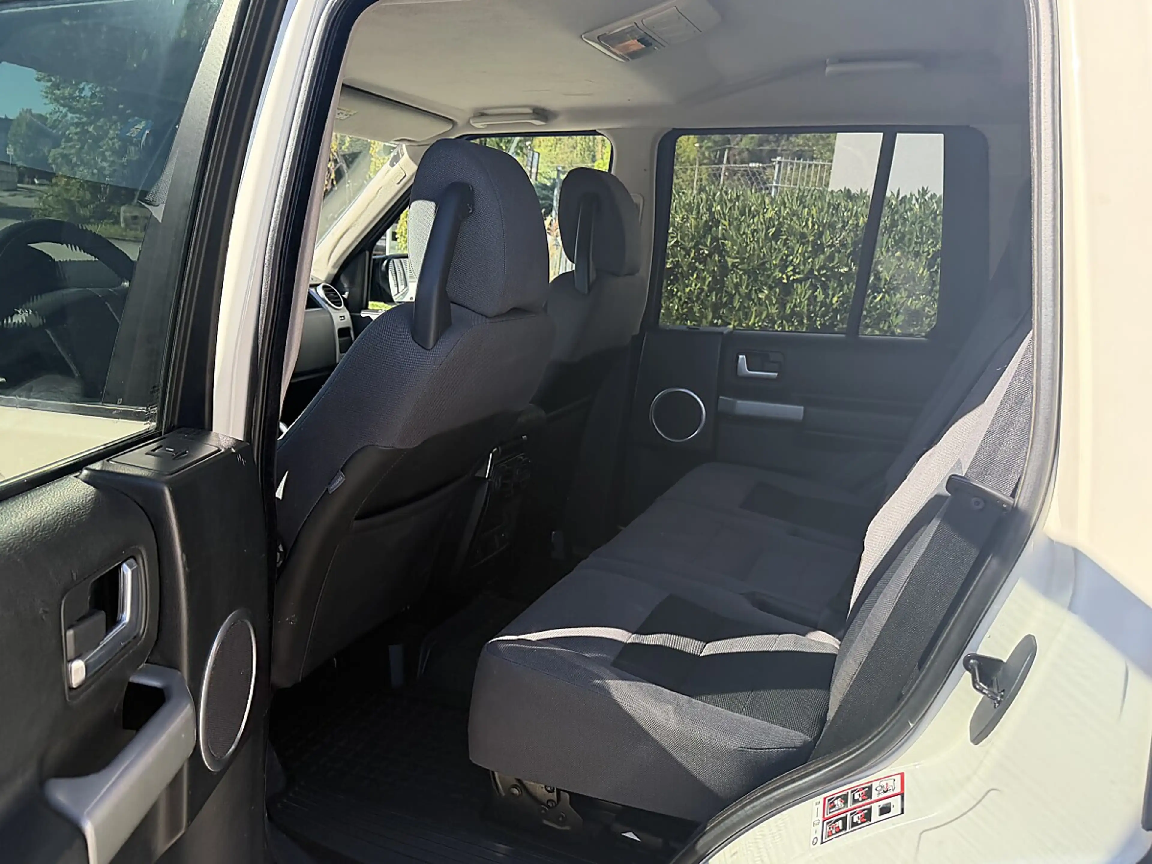 Land Rover Discovery 4 S 2.7 TDV6 — photo 9