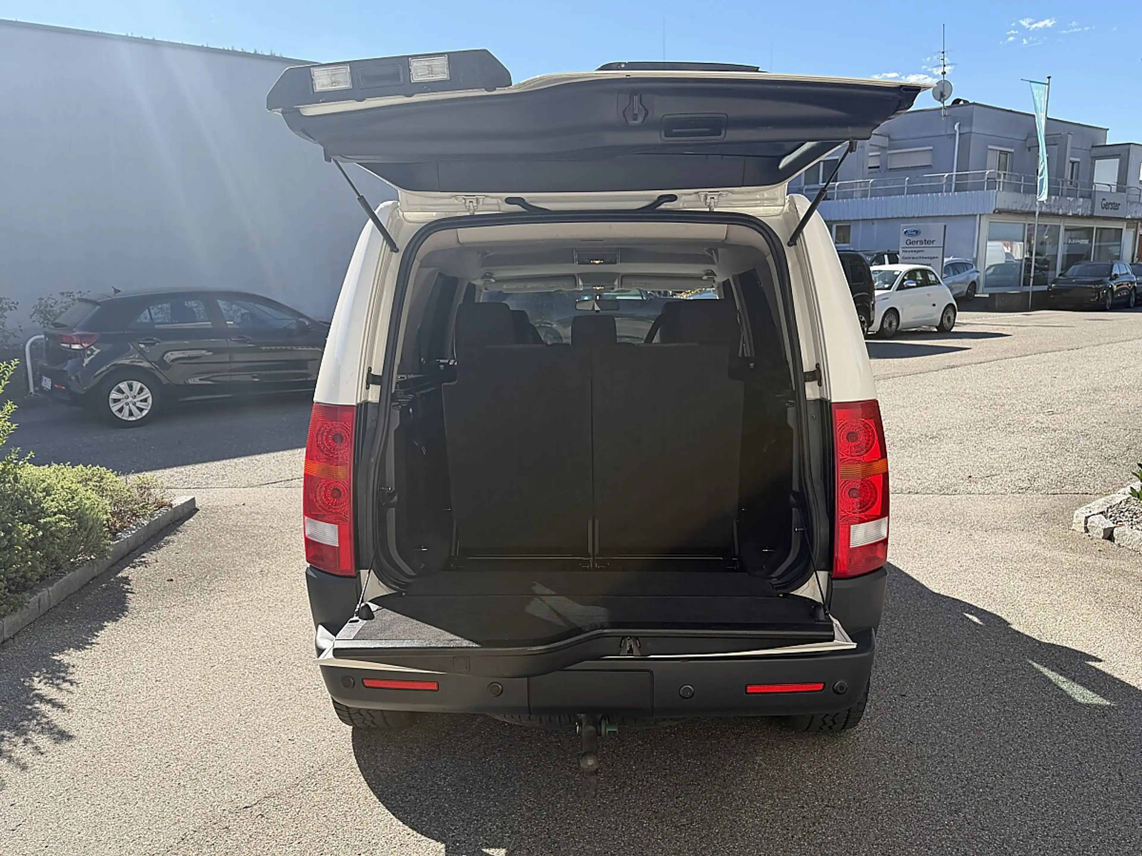 Land Rover Discovery 4 S 2.7 TDV6 — photo 7