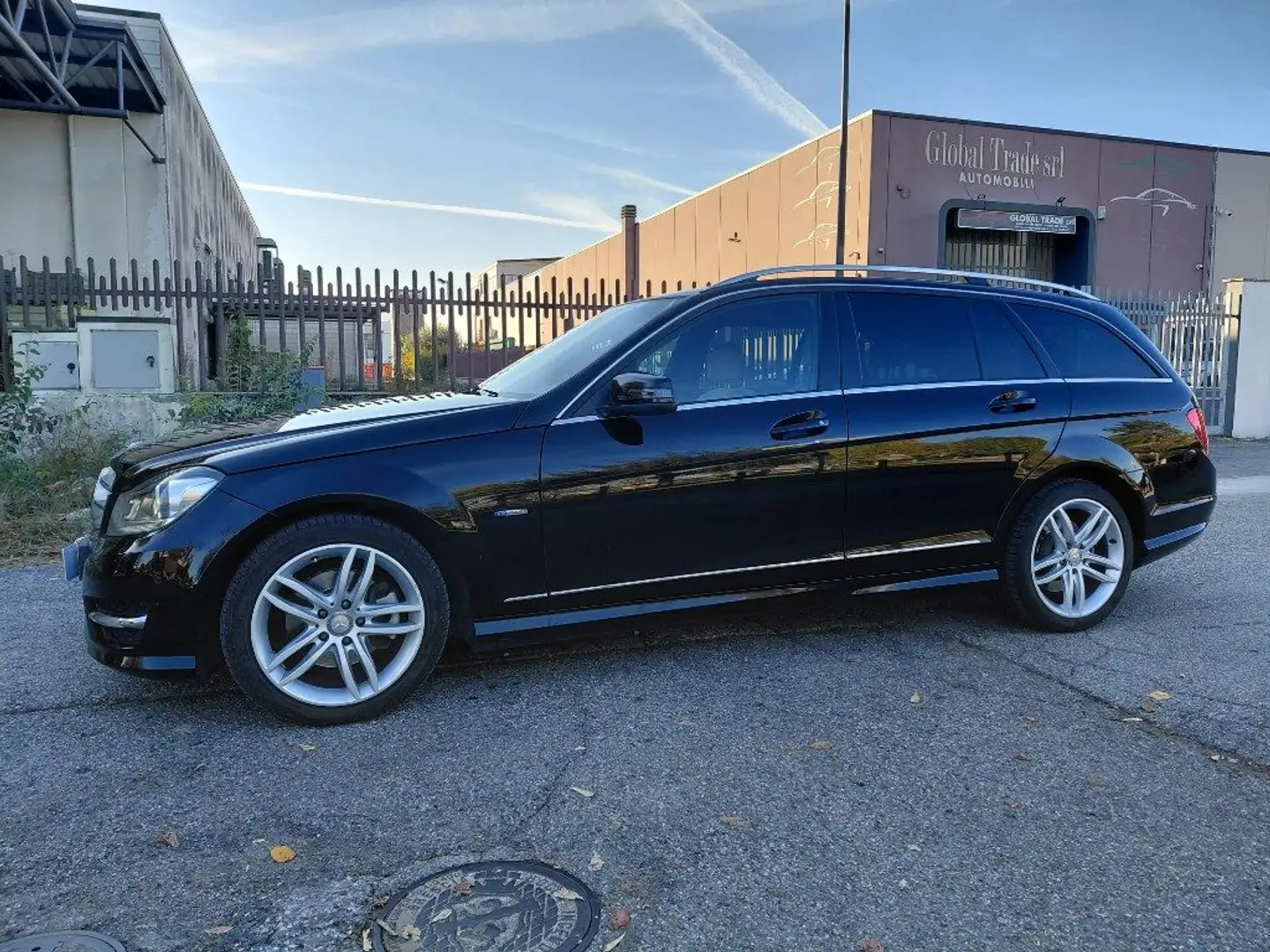Mercedes-Benz C 220 CDI S.W. BlueEFFICIENCY Avantgarde Schwarz - 2