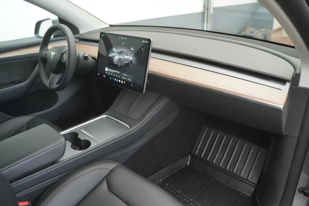 Tesla Model Y Long Range AWD *AHK*HW4*, миниатюра 18