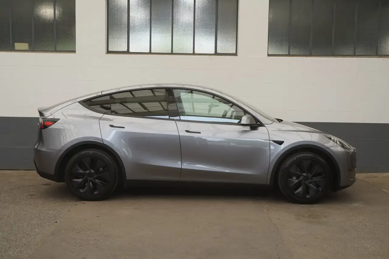 Tesla Model Y Long Range AWD *AHK*HW4*, миниатюра 22