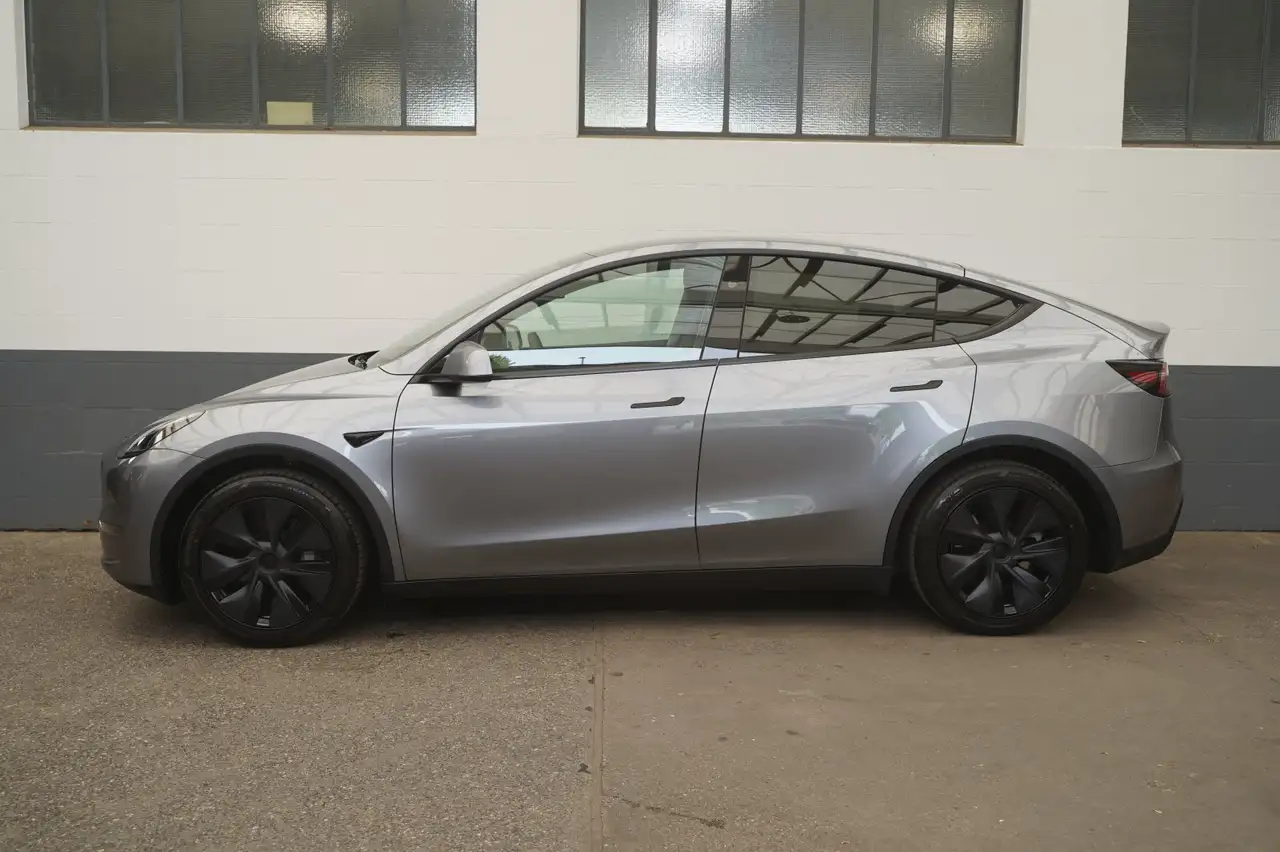 Tesla Model Y Long Range AWD *AHK*HW4*, миниатюра 4