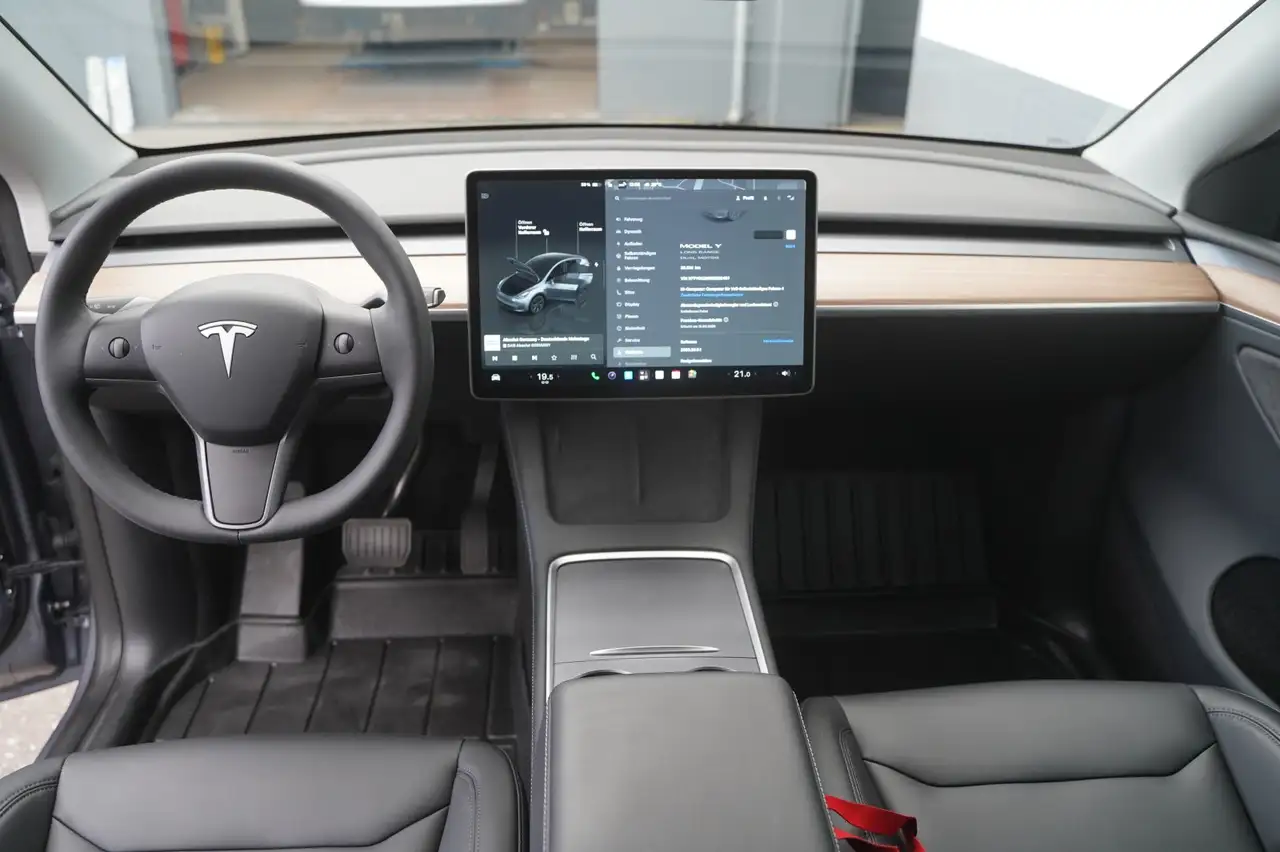 Tesla Model Y Long Range AWD *AHK*HW4*, миниатюра 2