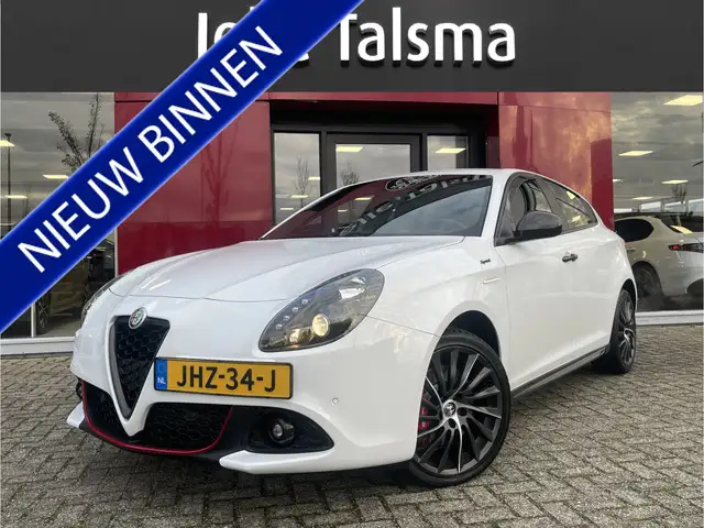 Alfa Romeo Giulietta 1.4 Turbo Sport | 18" Velgen | Carbon kit