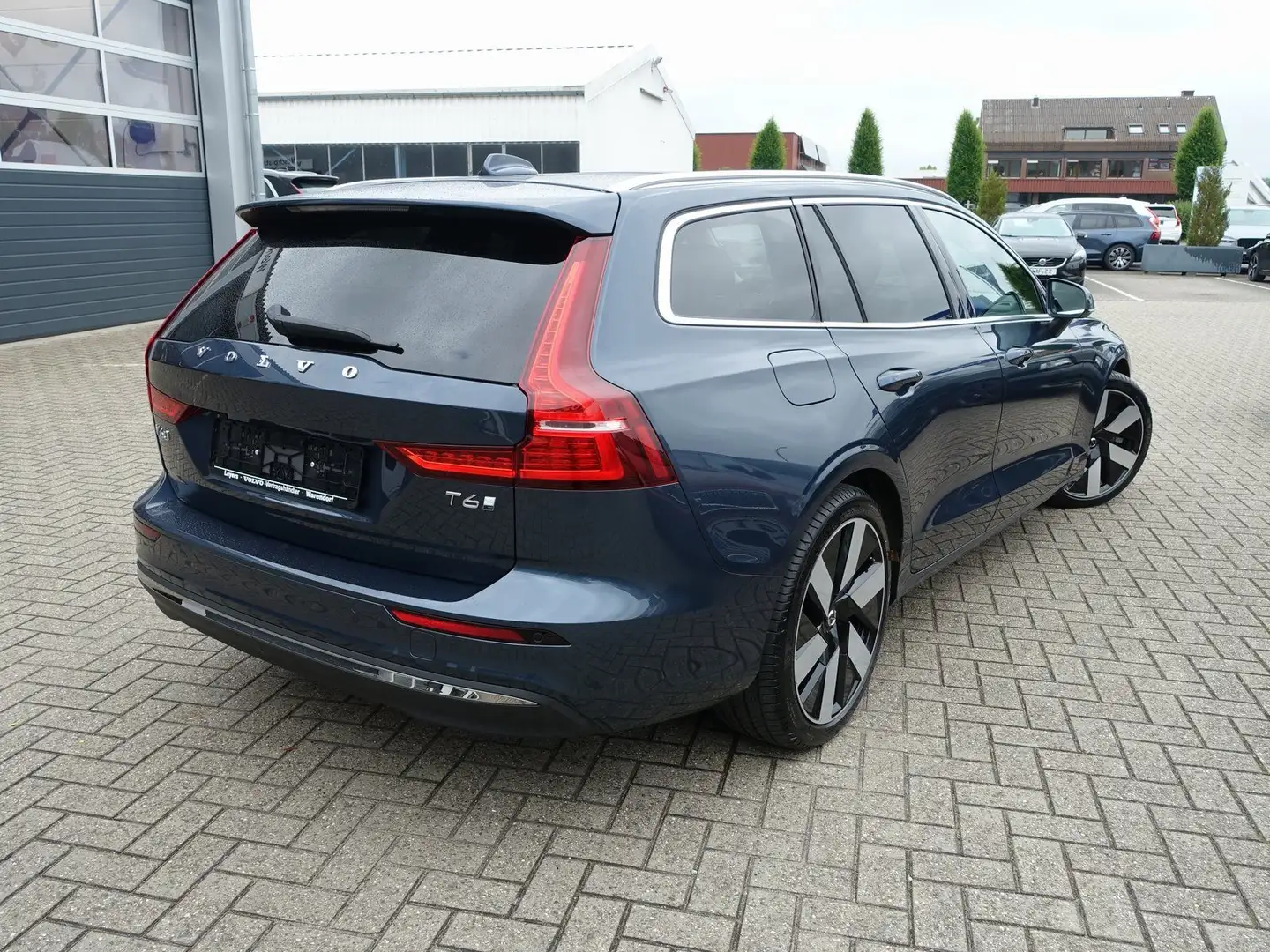 Volvo V60 Plus T6 AWD/H&K/AHK/BLIS/360°/Memory/Pano Blau - 2