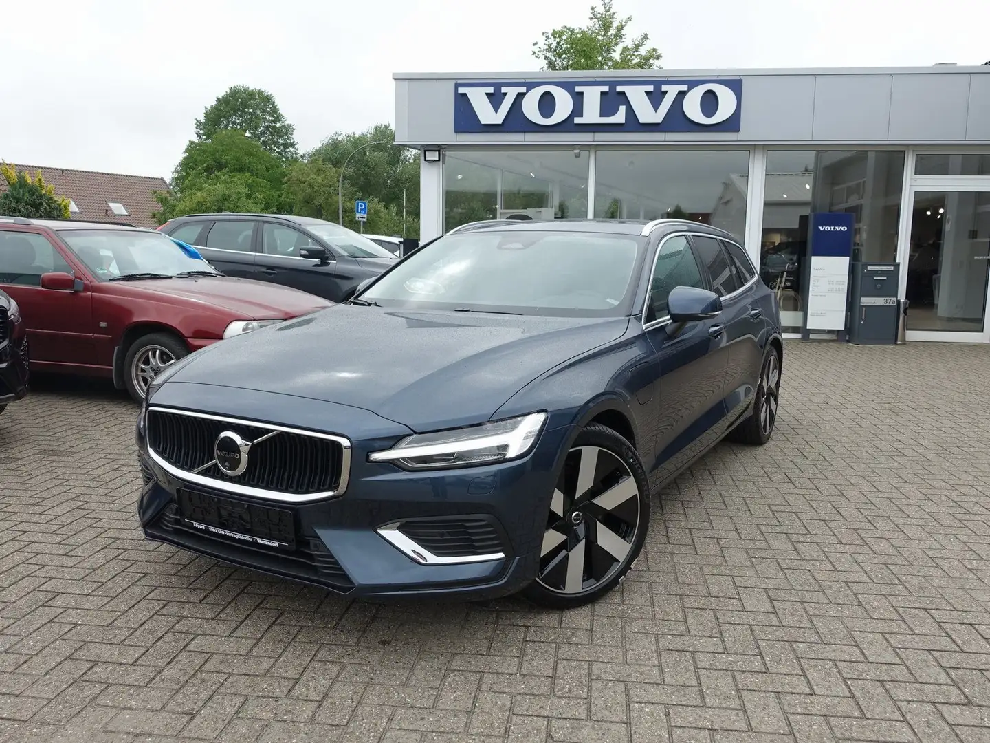 Volvo V60 Plus T6 AWD/H&K/AHK/BLIS/360°/Memory/Pano Blau - 1