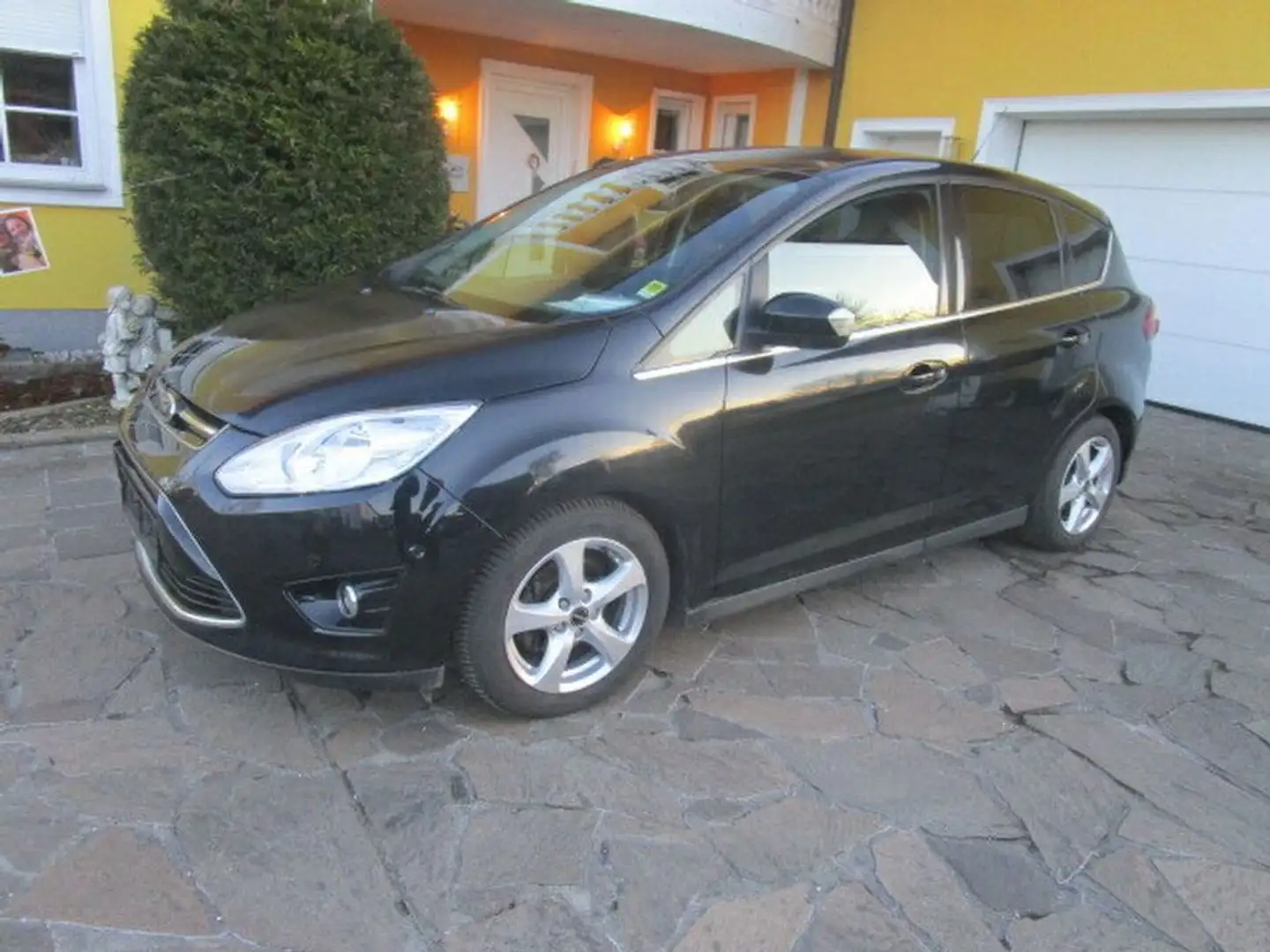 Ford C-Max Titanium Schwarz - 1