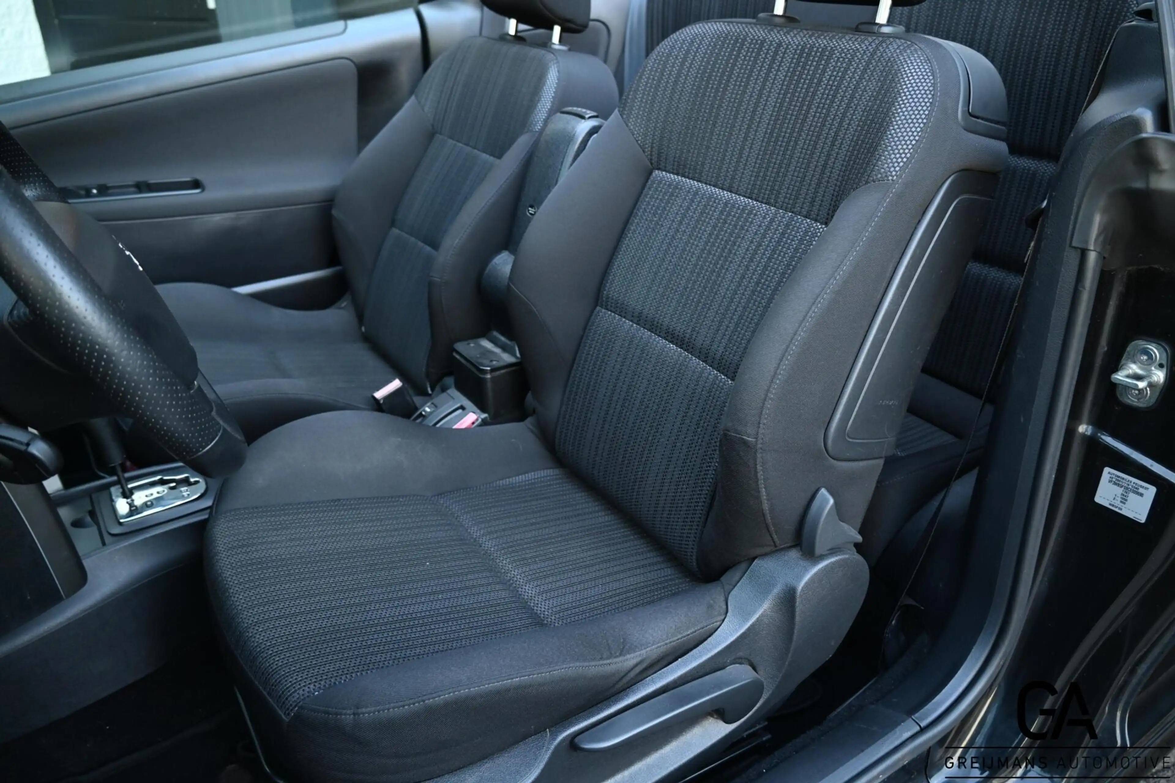 Peugeot 207 CC 1.6 VTi Roland Garros — photo 4